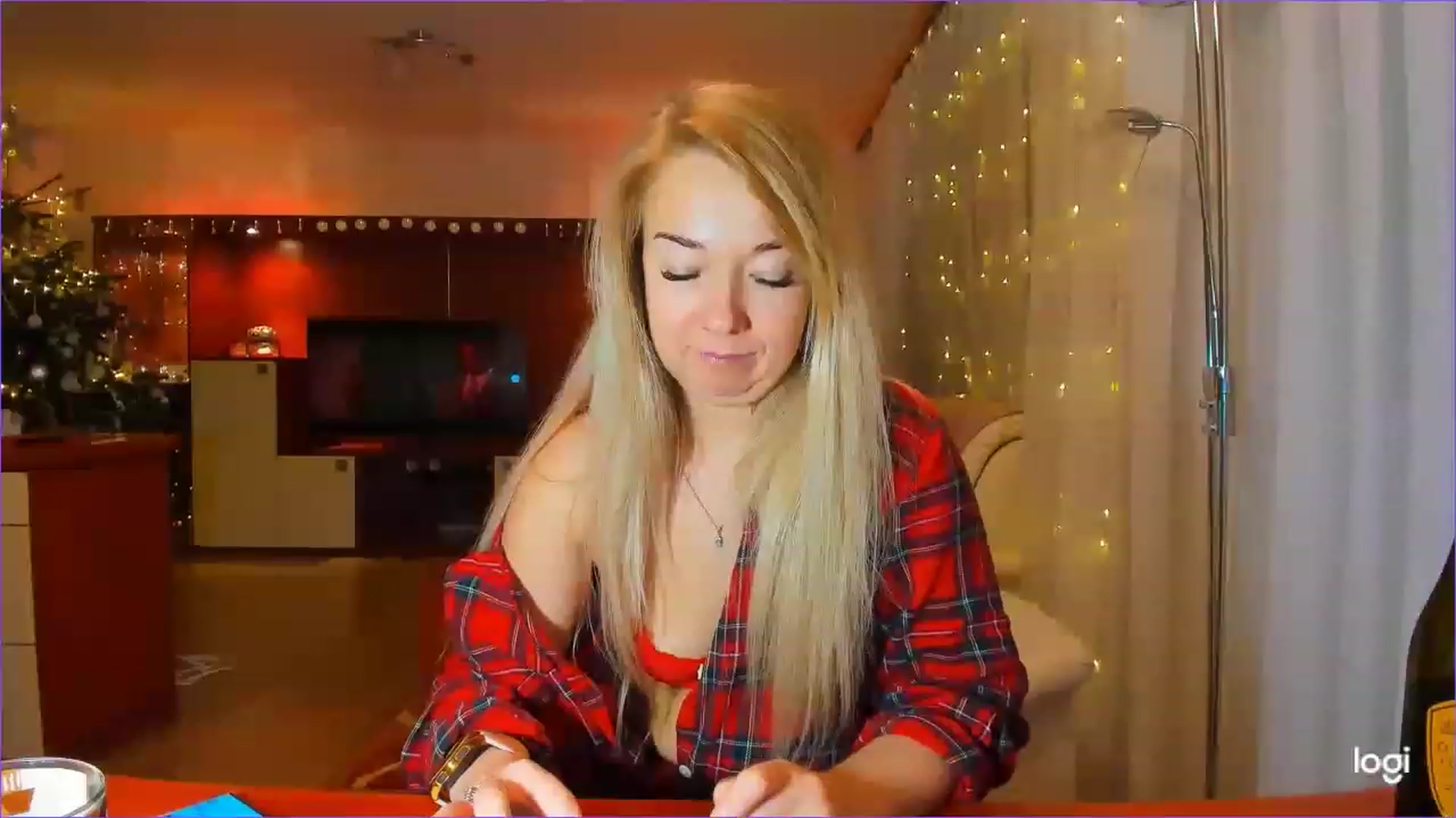 Gallery image thumbnail from LoraGlow's myfreecams stream on, 12/25/2022, 03:03 image 4 of 20