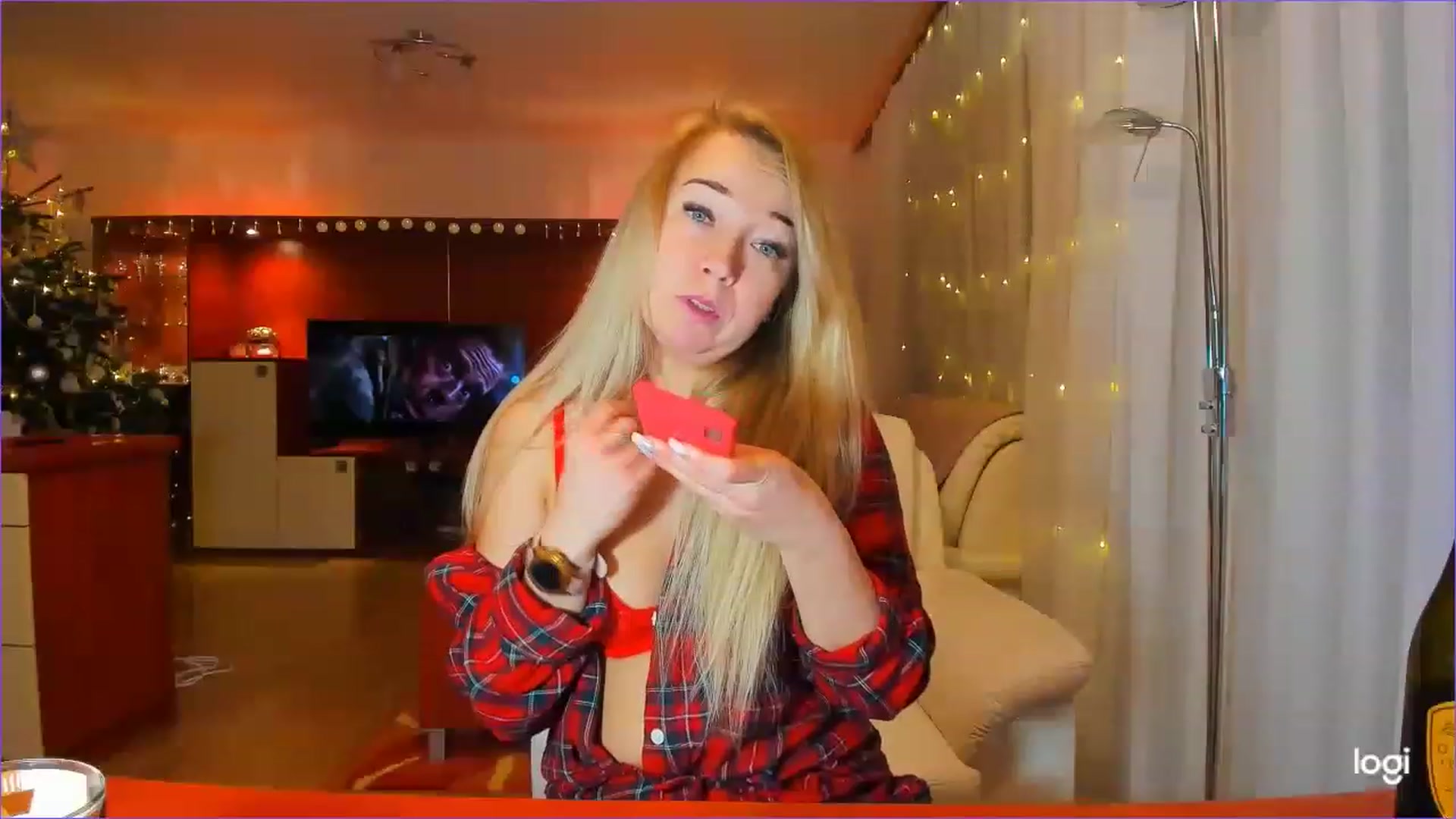 Gallery image thumbnail from LoraGlow's myfreecams stream on, 12/25/2022, 03:03 image 12 of 20
