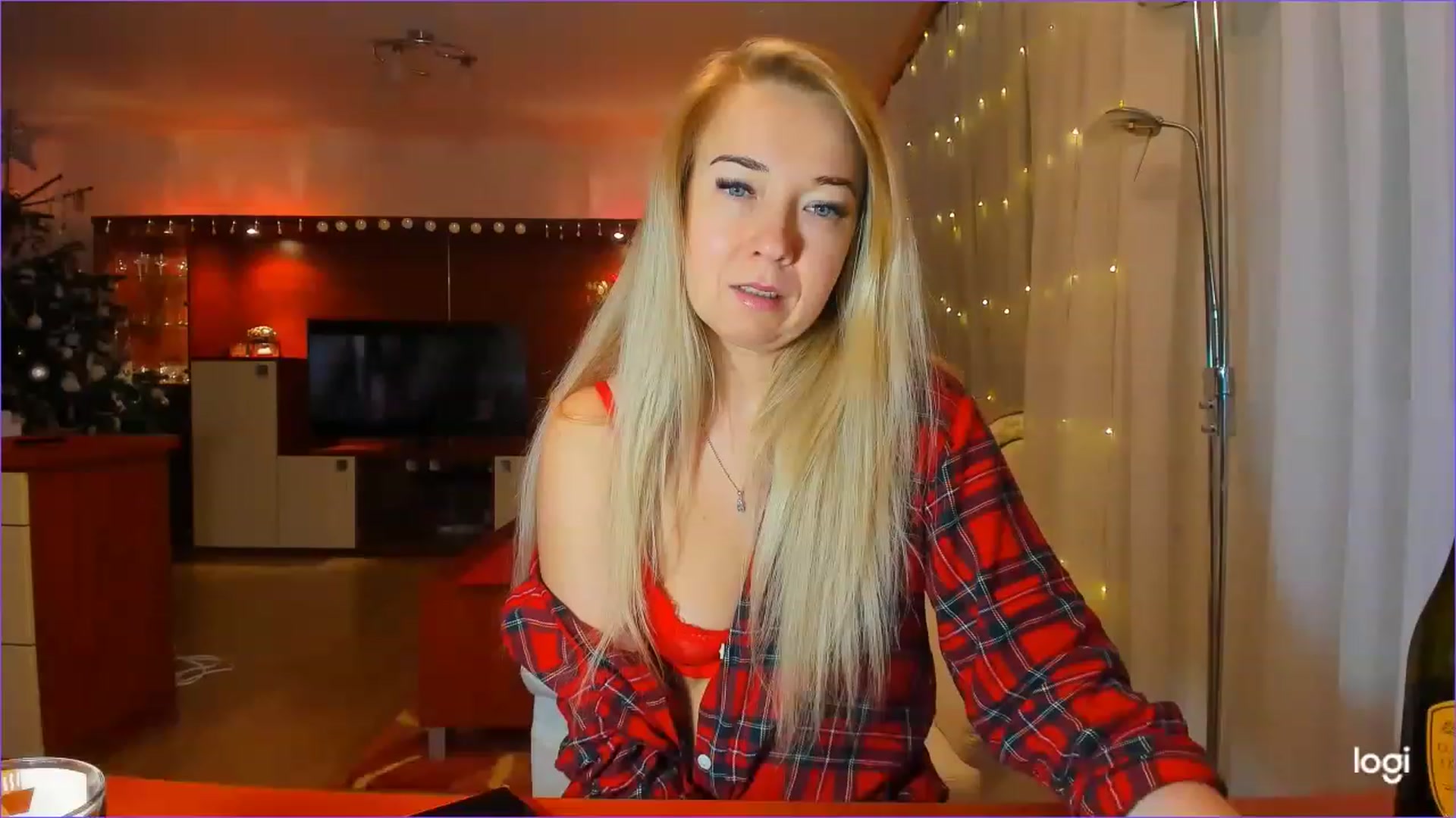 Gallery image thumbnail from LoraGlow's myfreecams stream on, 12/25/2022, 03:03 image 2 of 20