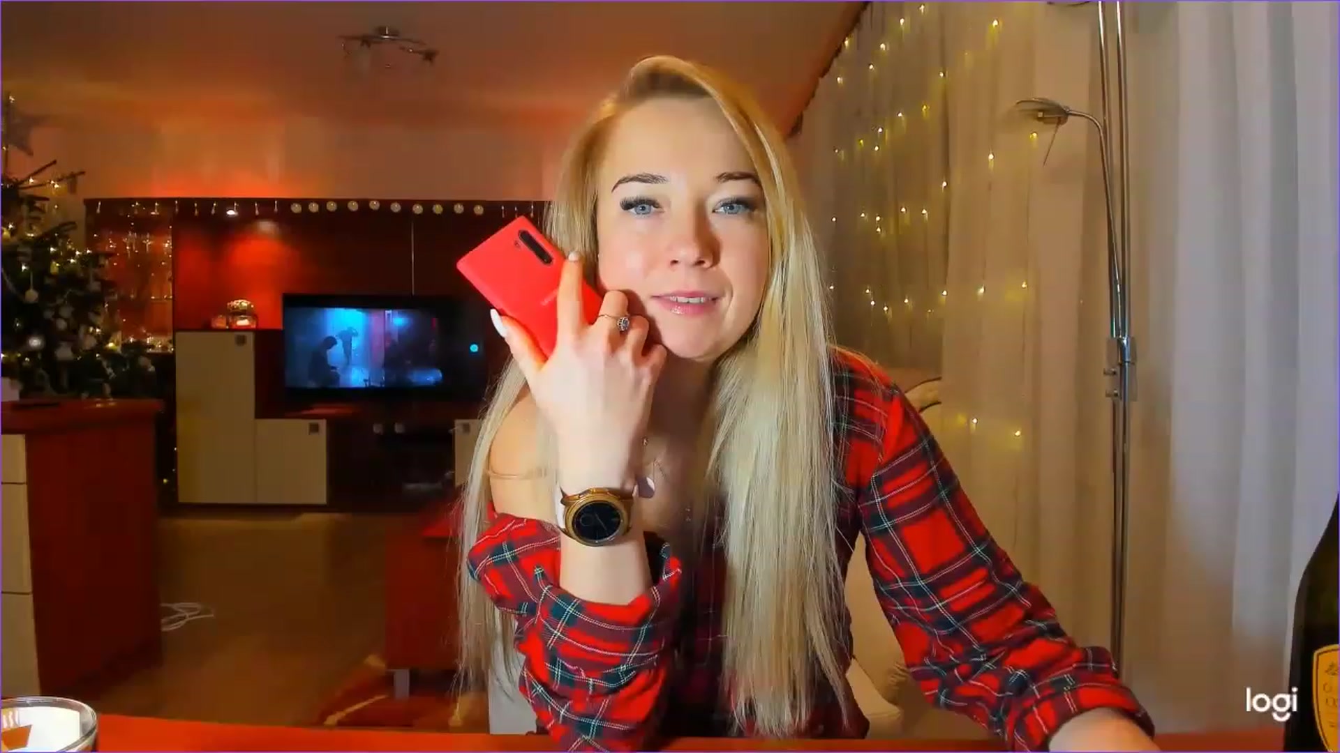 Gallery image thumbnail from LoraGlow's myfreecams stream on, 12/25/2022, 03:03 image 3 of 20