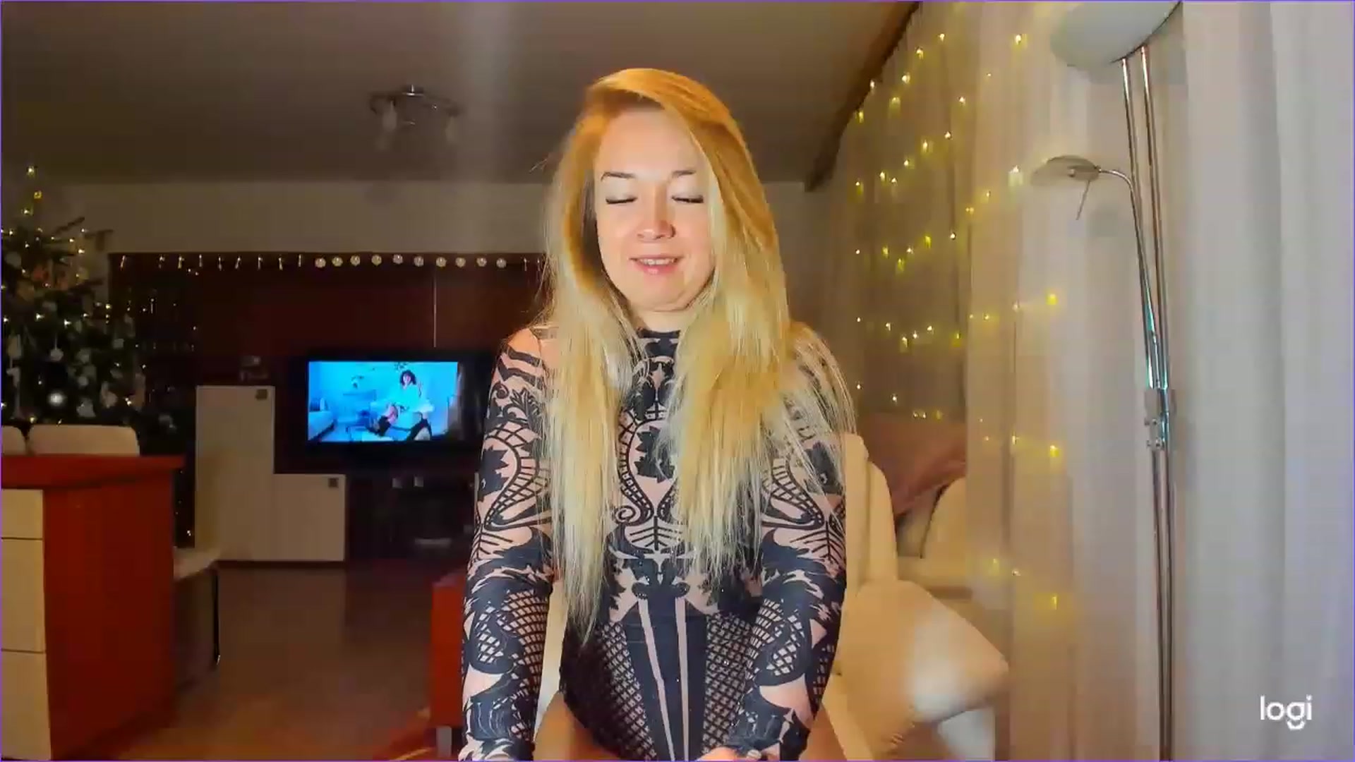 Gallery image thumbnail from LoraGlow's myfreecams stream on, 12/28/2022, 22:25 image 2 of 20