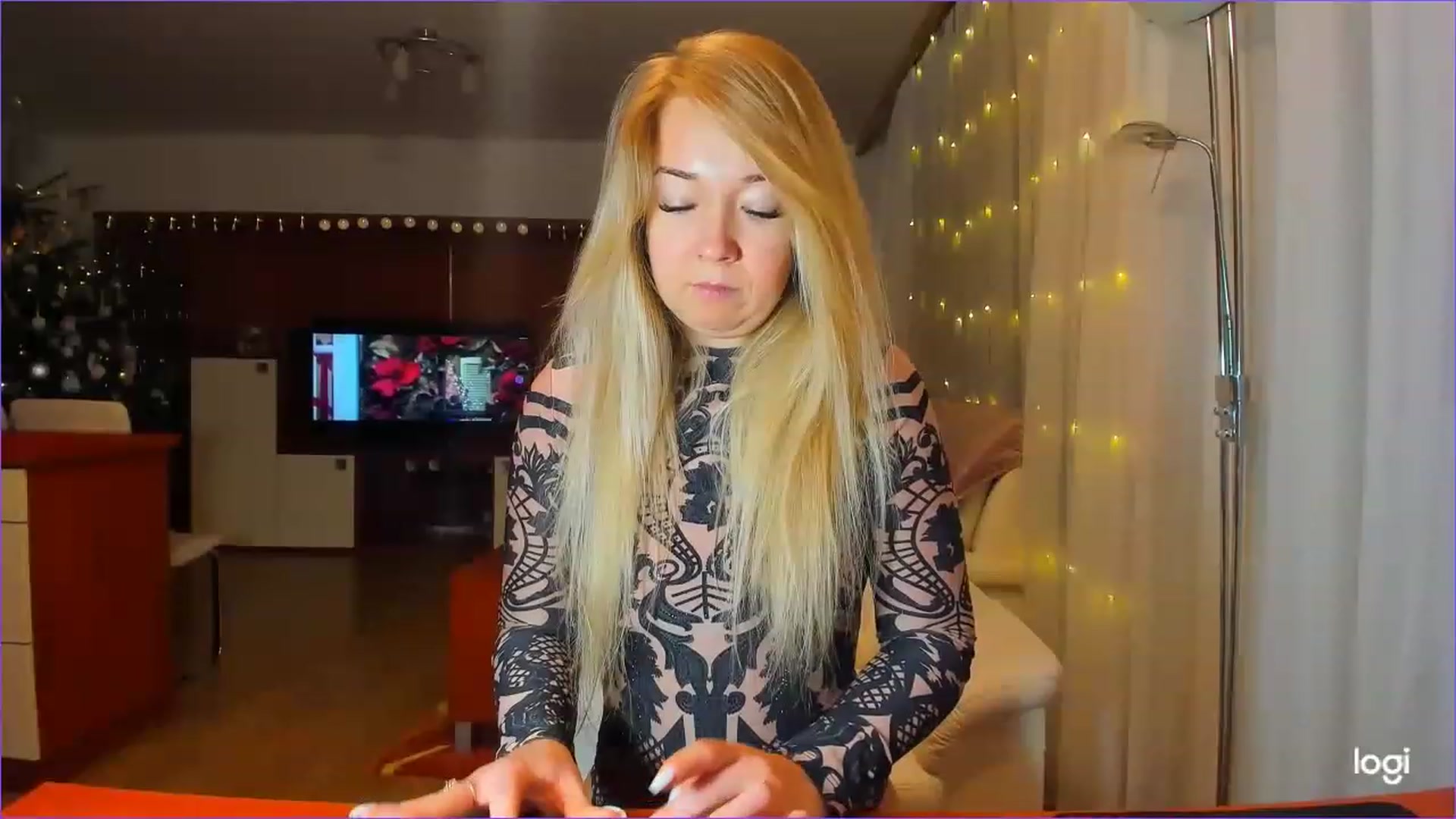 Gallery image thumbnail from LoraGlow's myfreecams stream on, 12/28/2022, 22:25 image 12 of 20