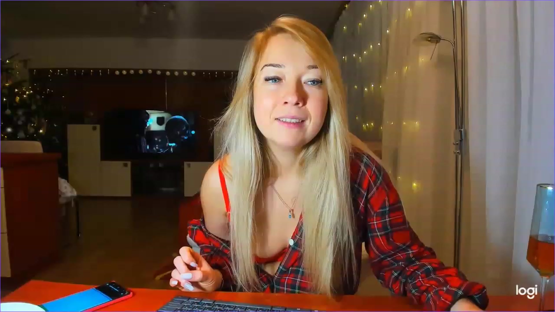 Gallery image thumbnail from LoraGlow's myfreecams stream on, 12/30/2022, 01:51 image 14 of 20