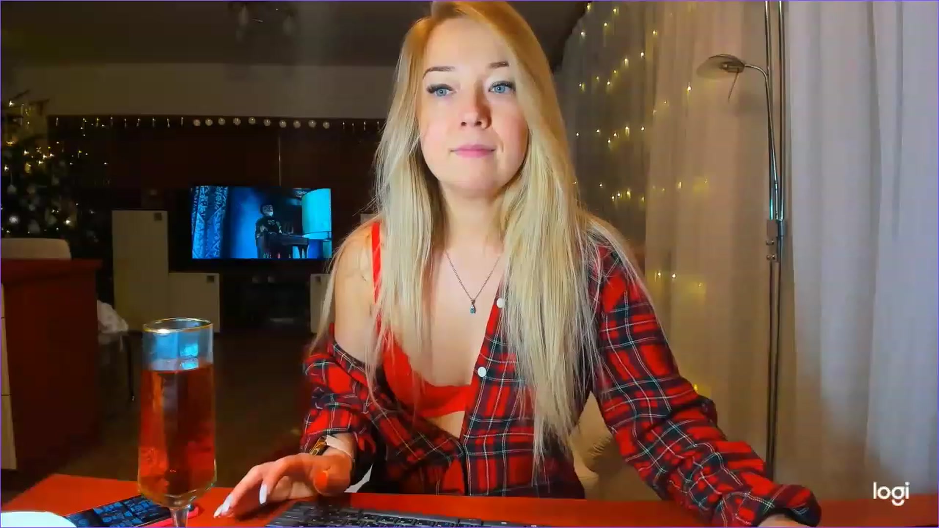 Gallery image thumbnail from LoraGlow's myfreecams stream on, 12/30/2022, 01:51 image 9 of 20