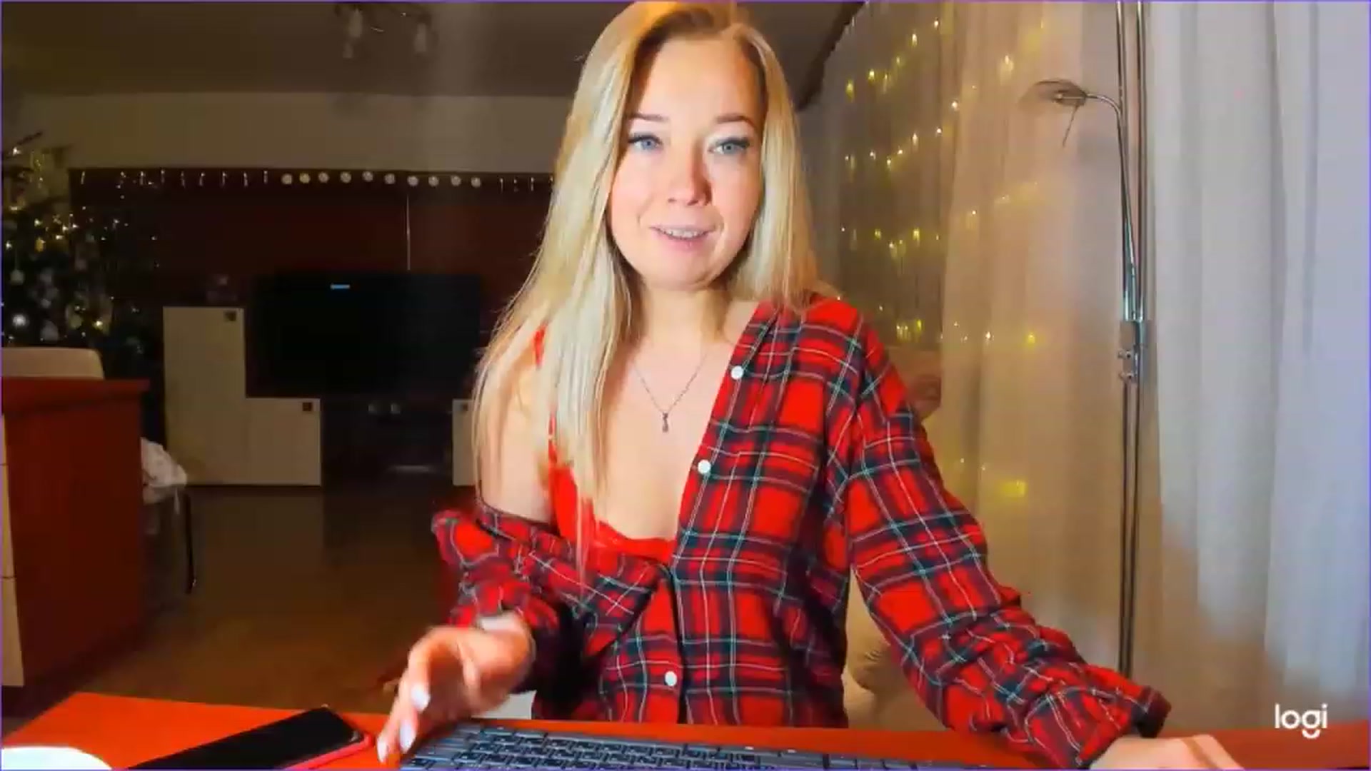 Gallery image thumbnail from LoraGlow's myfreecams stream on, 12/30/2022, 01:51 image 7 of 20