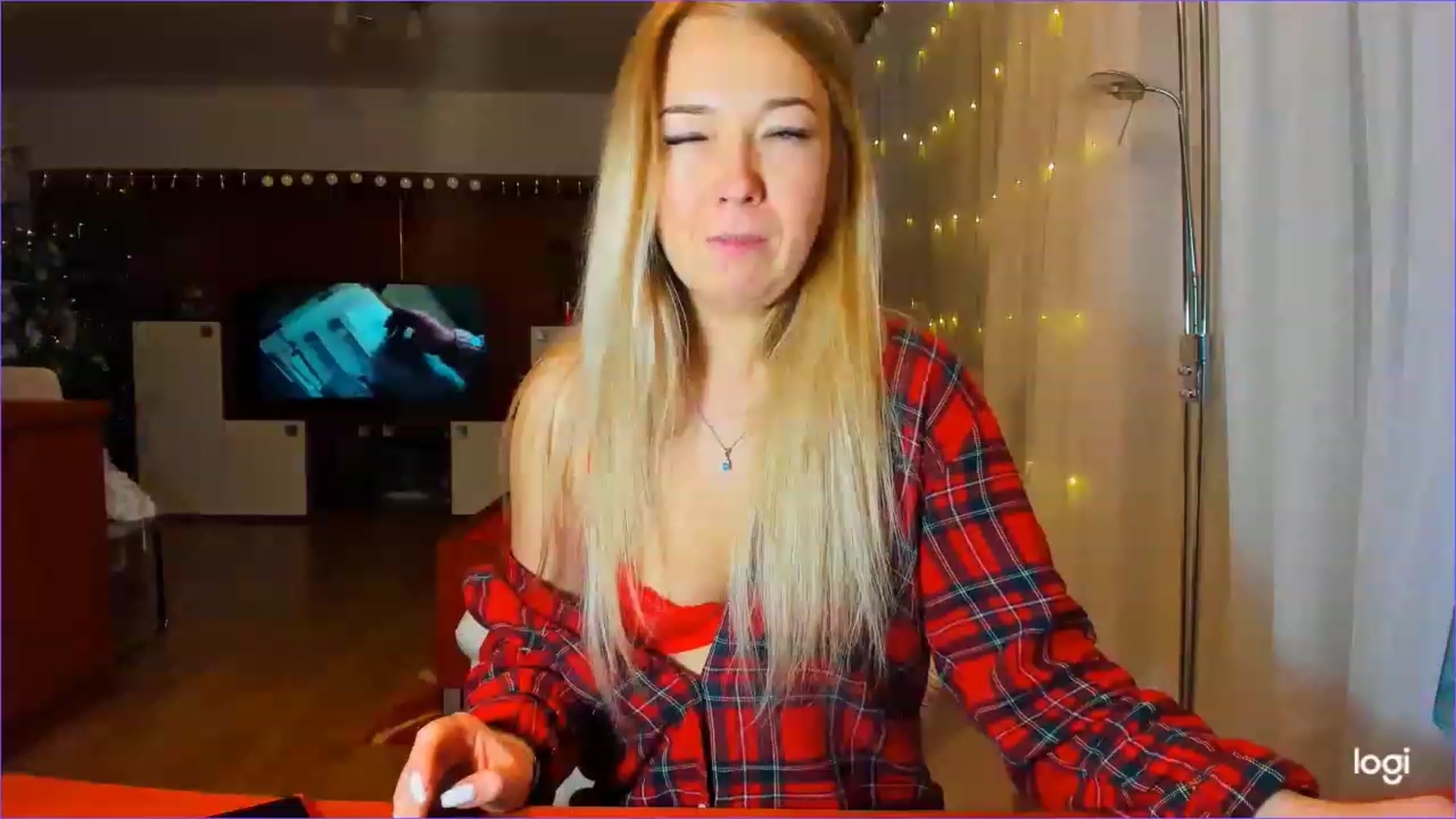 Gallery image thumbnail from LoraGlow's myfreecams stream on, 12/30/2022, 02:47 image 17 of 20
