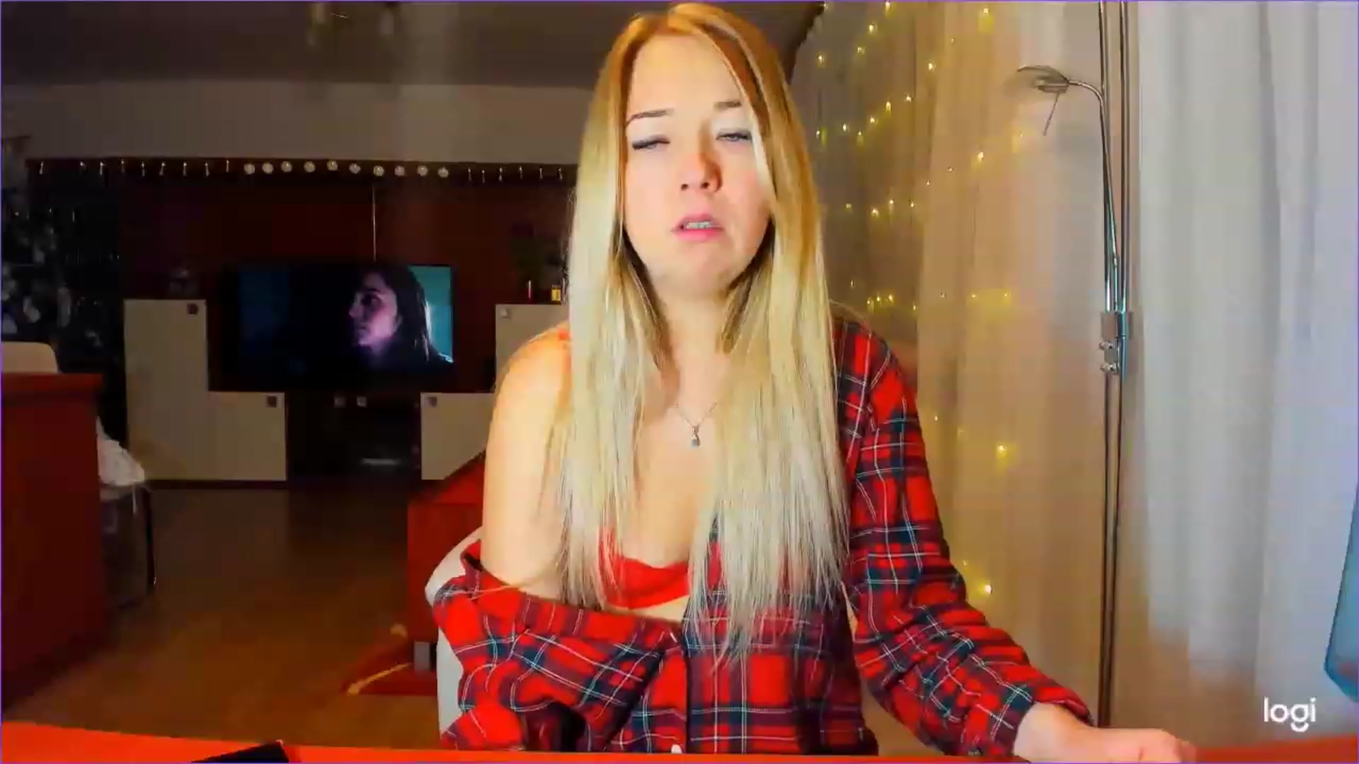 Gallery image thumbnail from LoraGlow's myfreecams stream on, 12/30/2022, 02:47 image 18 of 20