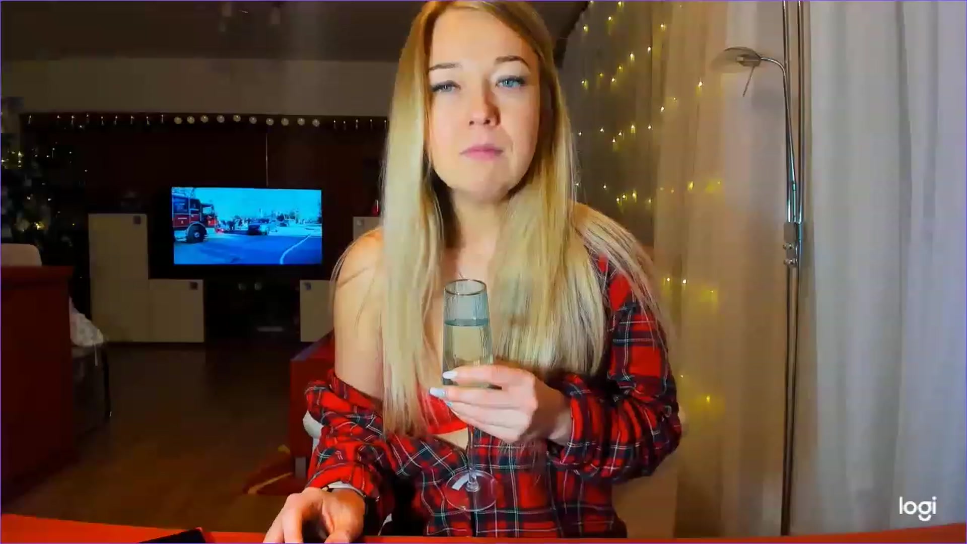 Gallery image thumbnail from LoraGlow's myfreecams stream on, 12/30/2022, 02:47 image 19 of 20