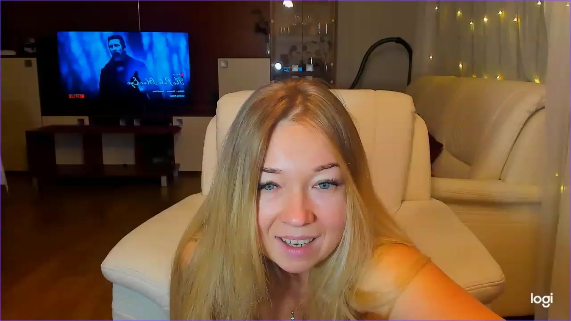 Gallery image thumbnail from LoraGlow's myfreecams stream on, 01/04/2023, 24:52 image 8 of 20