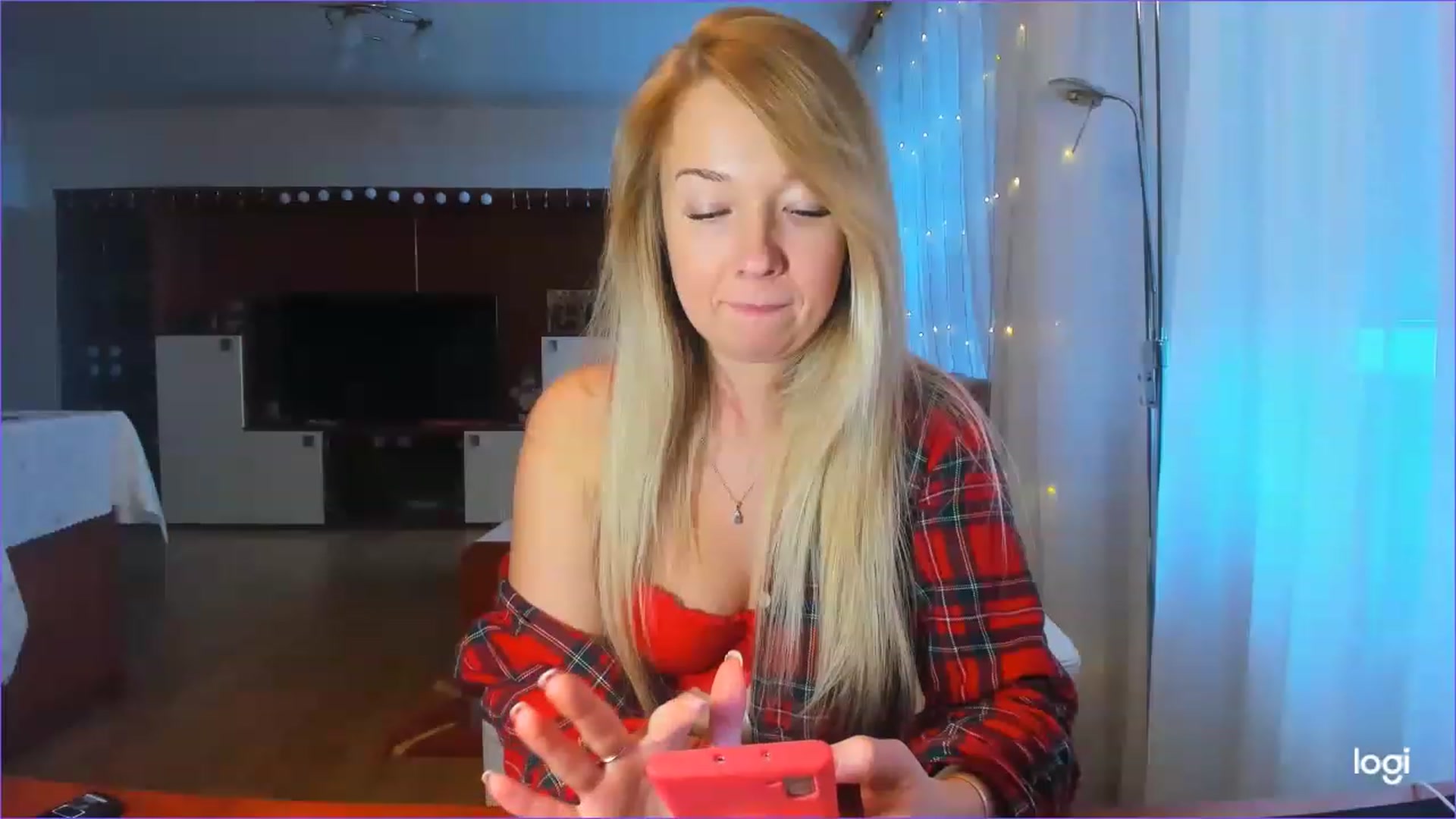 Gallery image thumbnail from LoraGlow's myfreecams stream on, 01/18/2023, 10:30 image 18 of 20
