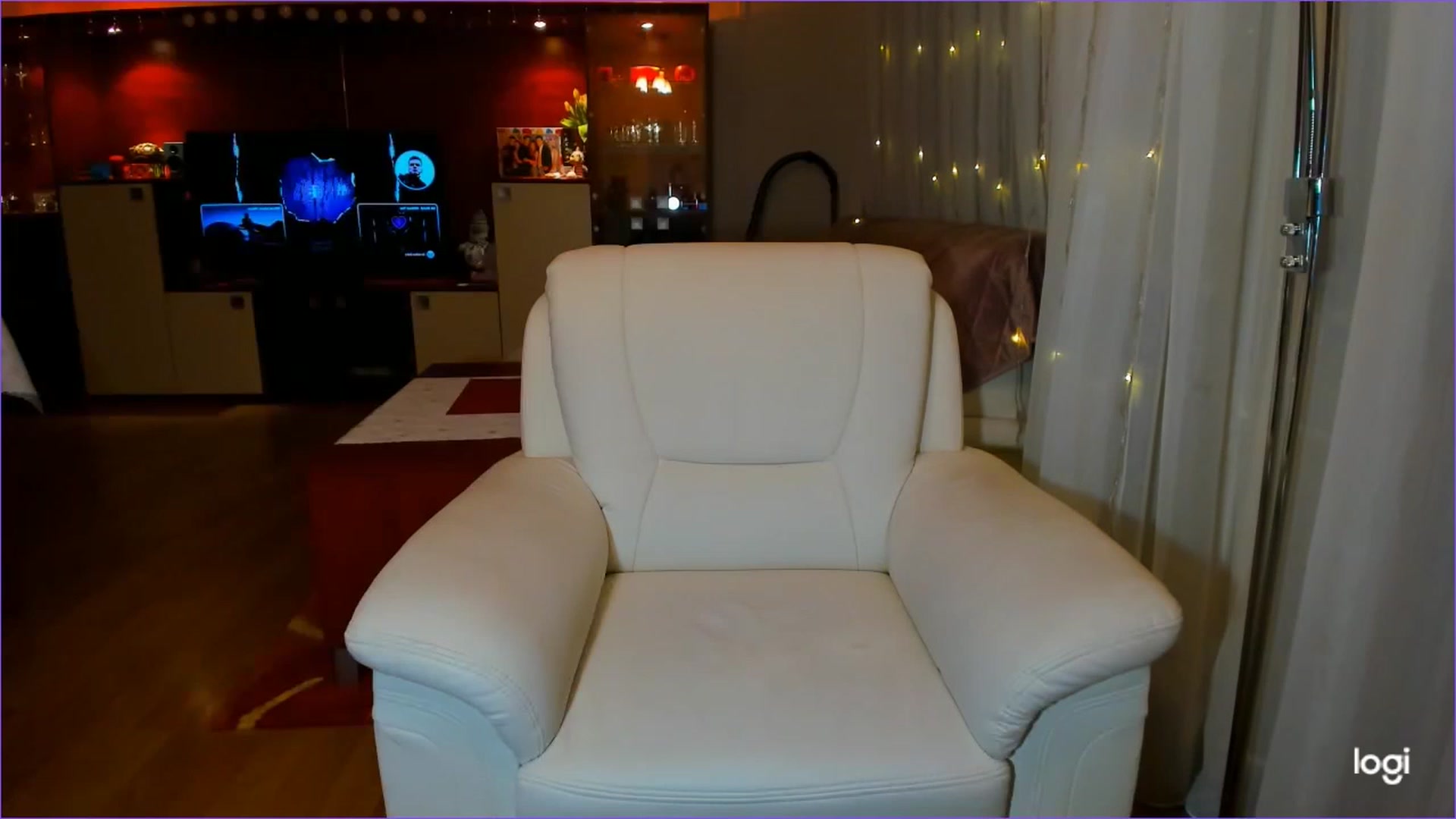 Gallery image thumbnail from LoraGlow's myfreecams stream on, 01/19/2023, 01:39 image 16 of 20