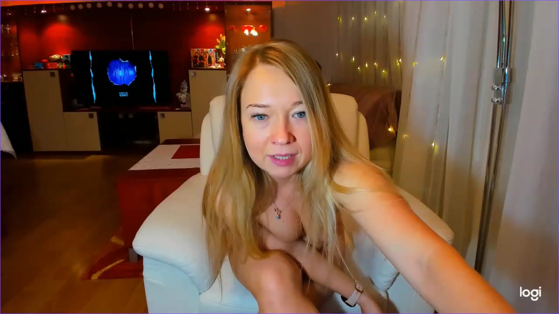 Gallery image thumbnail from LoraGlow's myfreecams stream on, 01/19/2023, 01:39 image 15 of 20