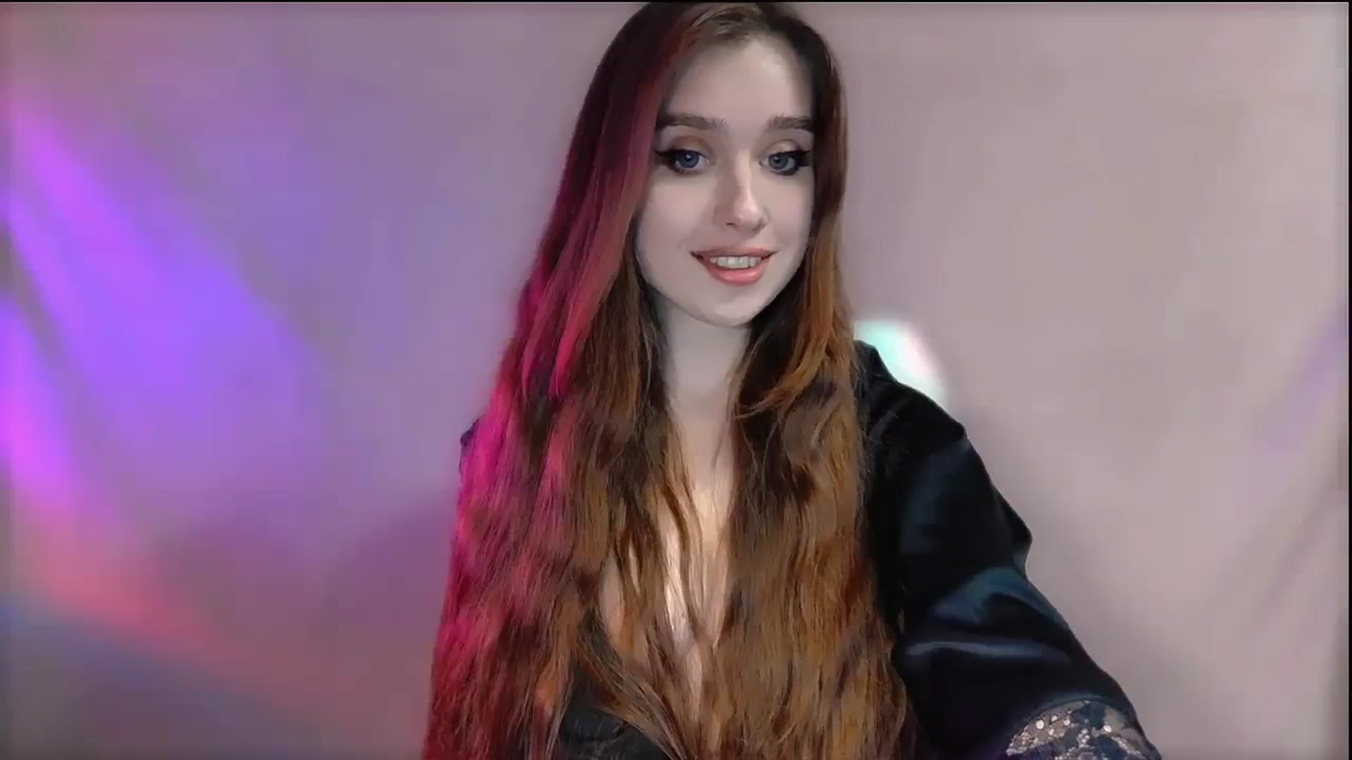 Gallery image thumbnail from Lora_Foxi's myfreecams stream on, 12/24/2023, 14:20 image 2 of 20