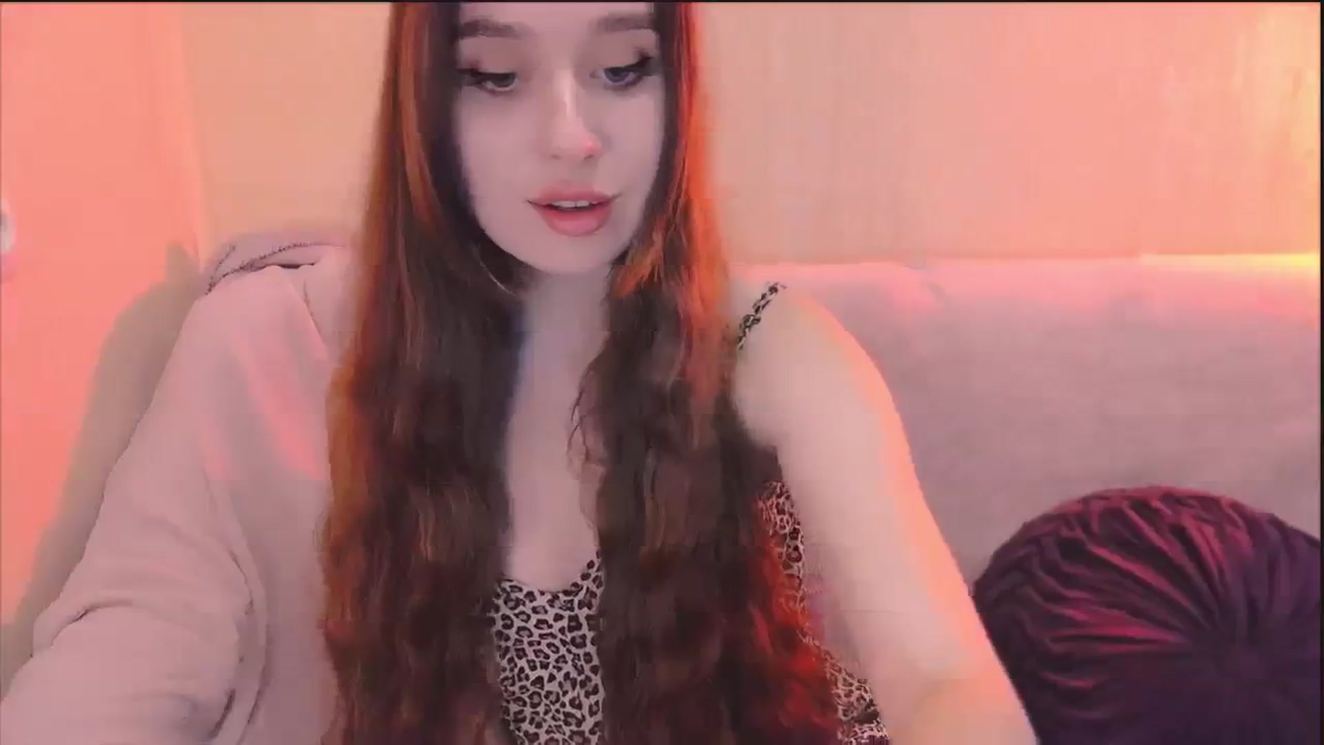 Gallery image thumbnail from Lora_Foxi's myfreecams stream on, 03/31/2024, 13:17 image 17 of 20
