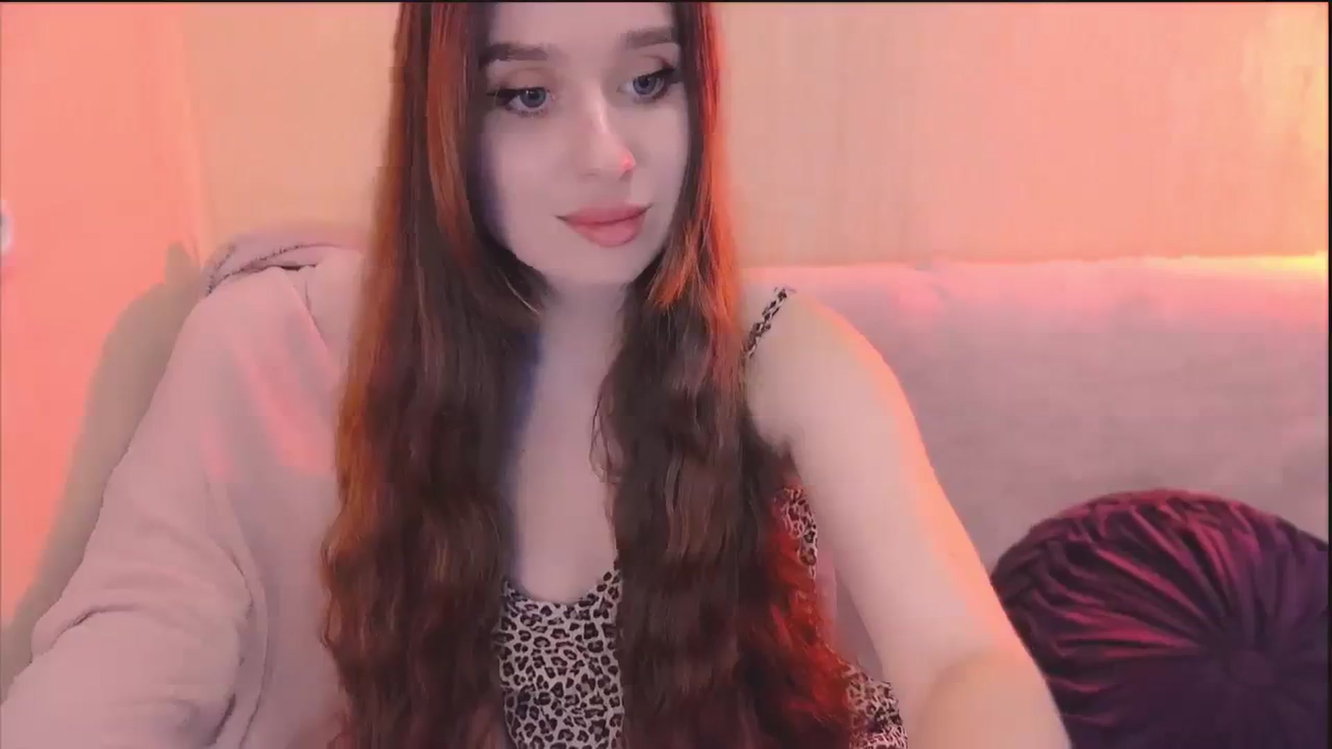 Gallery image thumbnail from Lora_Foxi's myfreecams stream on, 03/31/2024, 13:17 image 16 of 20