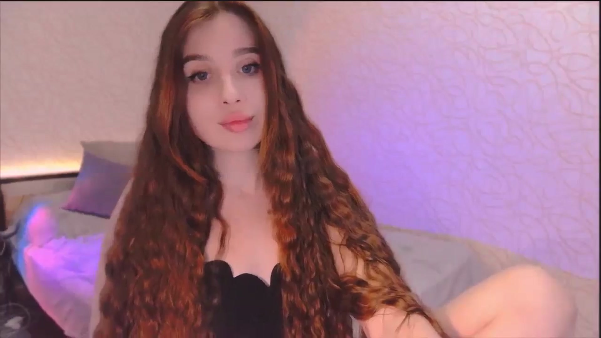 Gallery image thumbnail from Lora_Foxi's myfreecams stream on, 04/18/2024, 08:58 image 10 of 20
