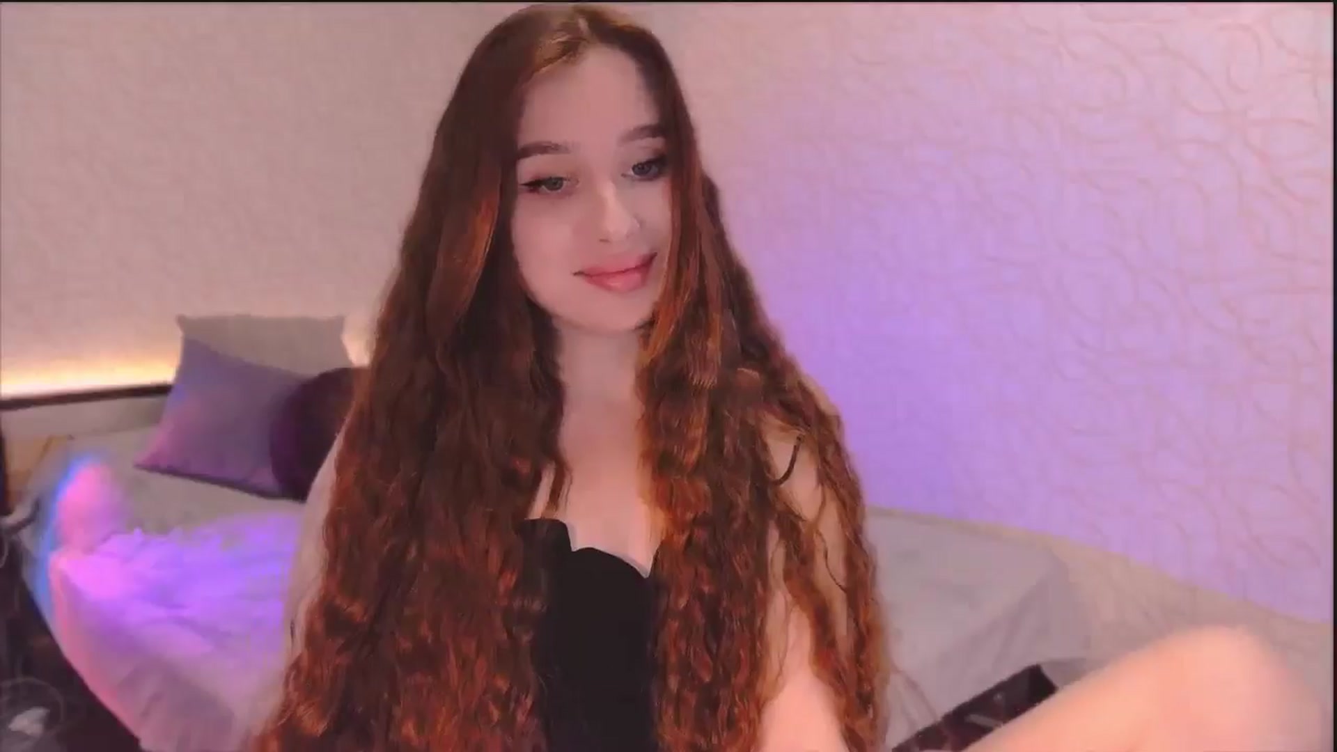 Gallery image thumbnail from Lora_Foxi's myfreecams stream on, 04/18/2024, 08:58 image 15 of 20