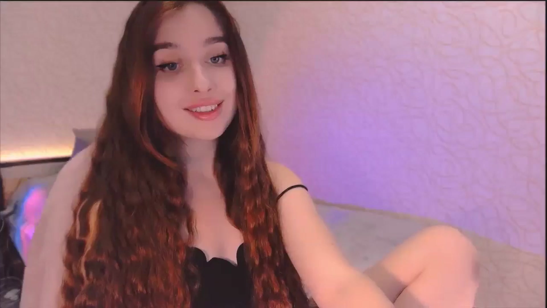 Gallery image thumbnail from Lora_Foxi's myfreecams stream on, 04/18/2024, 08:58 image 8 of 20