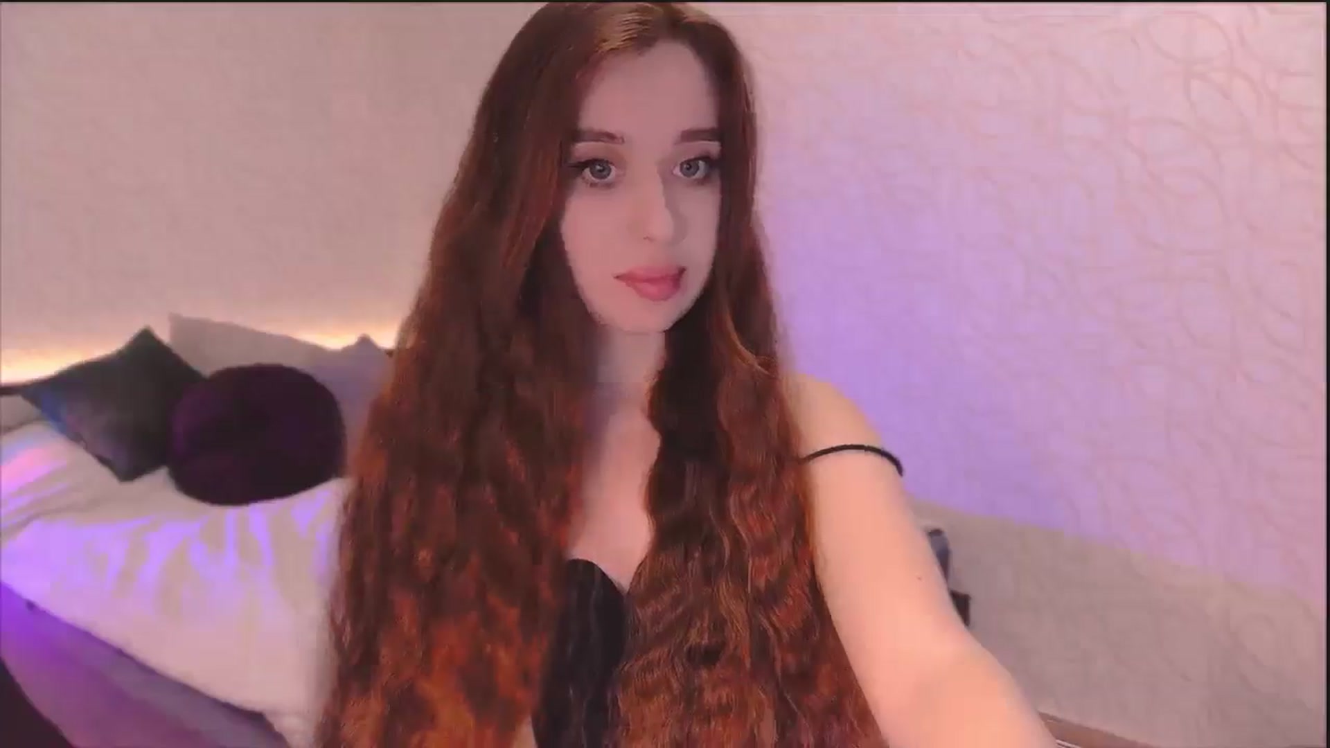 Gallery image thumbnail from Lora_Foxi's myfreecams stream on, 04/19/2024, 12:54 image 16 of 20