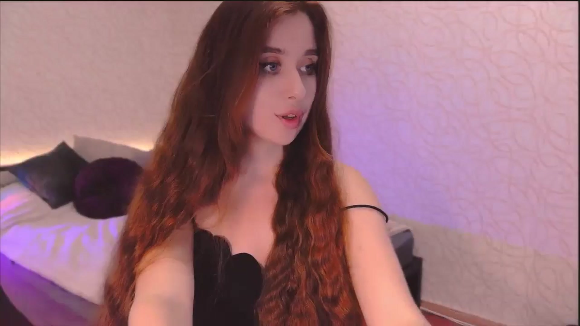 Gallery image thumbnail from Lora_Foxi's myfreecams stream on, 04/19/2024, 12:54 image 8 of 20