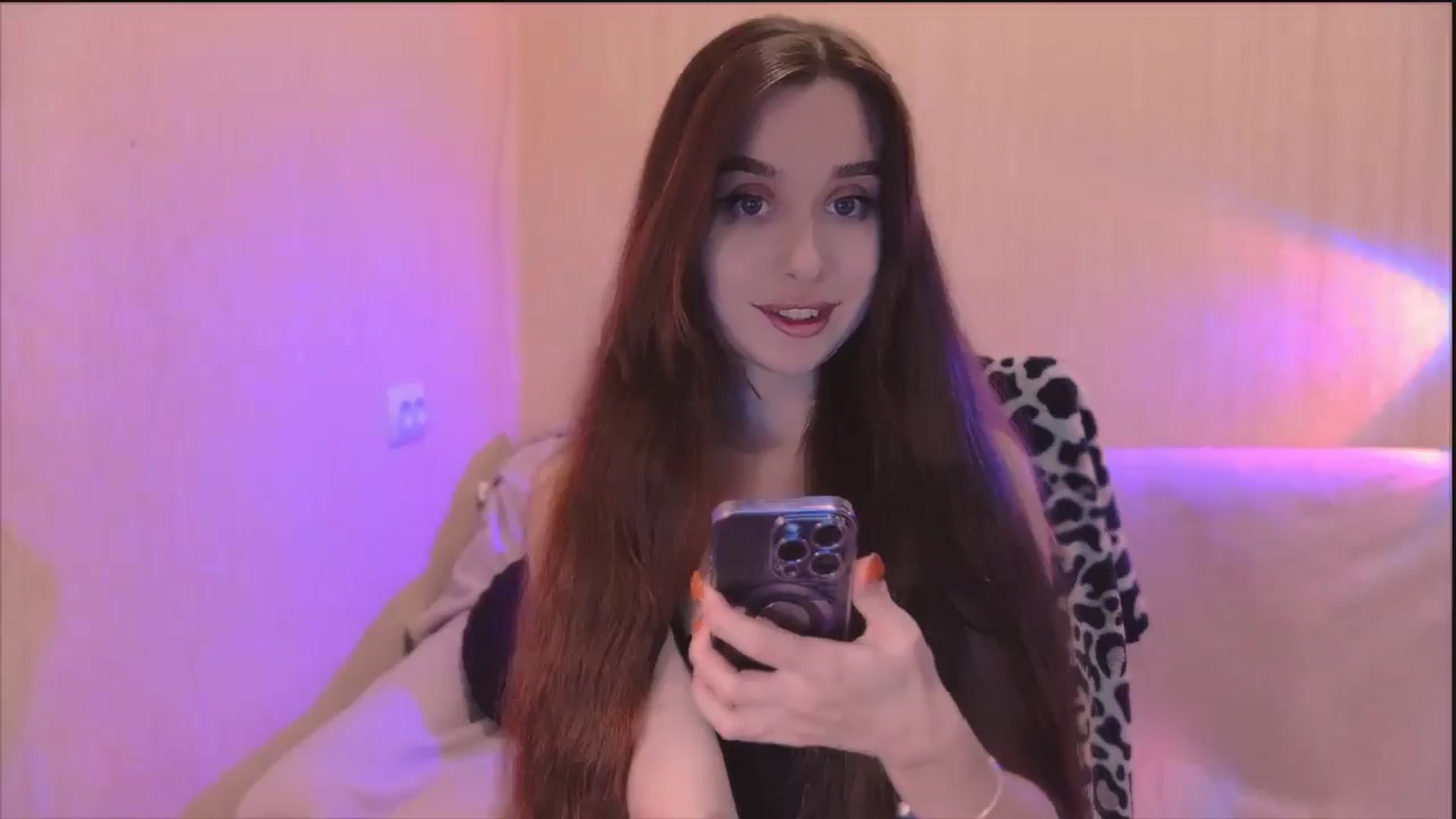 Gallery image thumbnail from Lora_Foxi's myfreecams stream on, 04/22/2024, 23:07 image 14 of 20