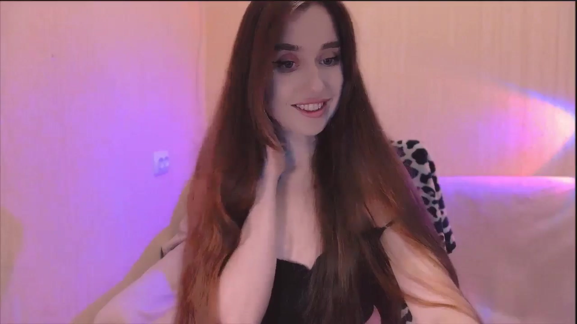 Gallery image thumbnail from Lora_Foxi's myfreecams stream on, 04/22/2024, 23:07 image 11 of 20
