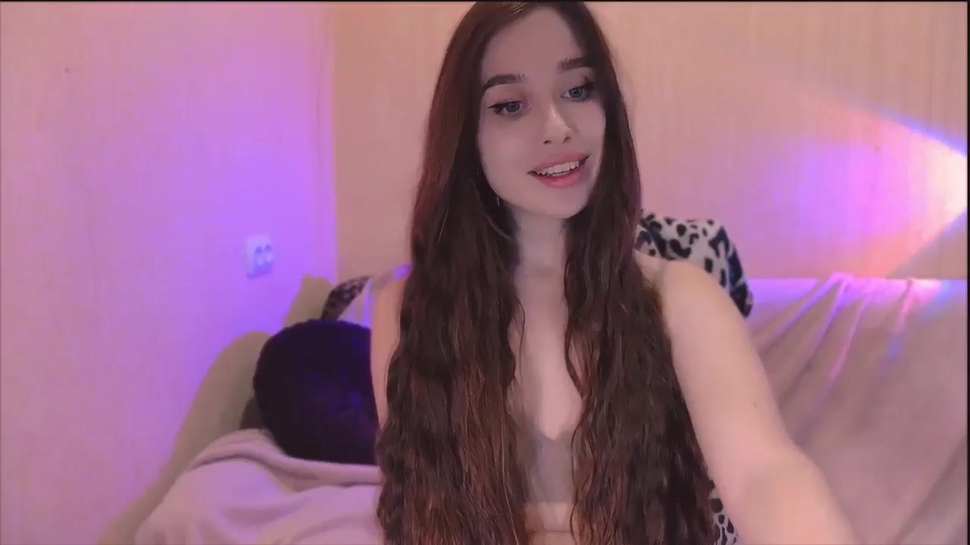 Gallery image thumbnail from Lora_Foxi's myfreecams stream on, 04/28/2024, 15:12 image 4 of 20