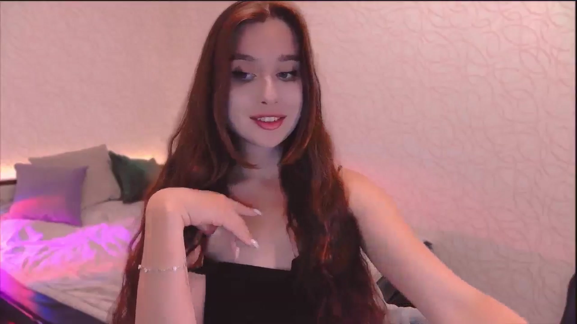 Gallery image thumbnail from Lora_Foxi's myfreecams stream on, 06/06/2024, 10:28 image 9 of 20