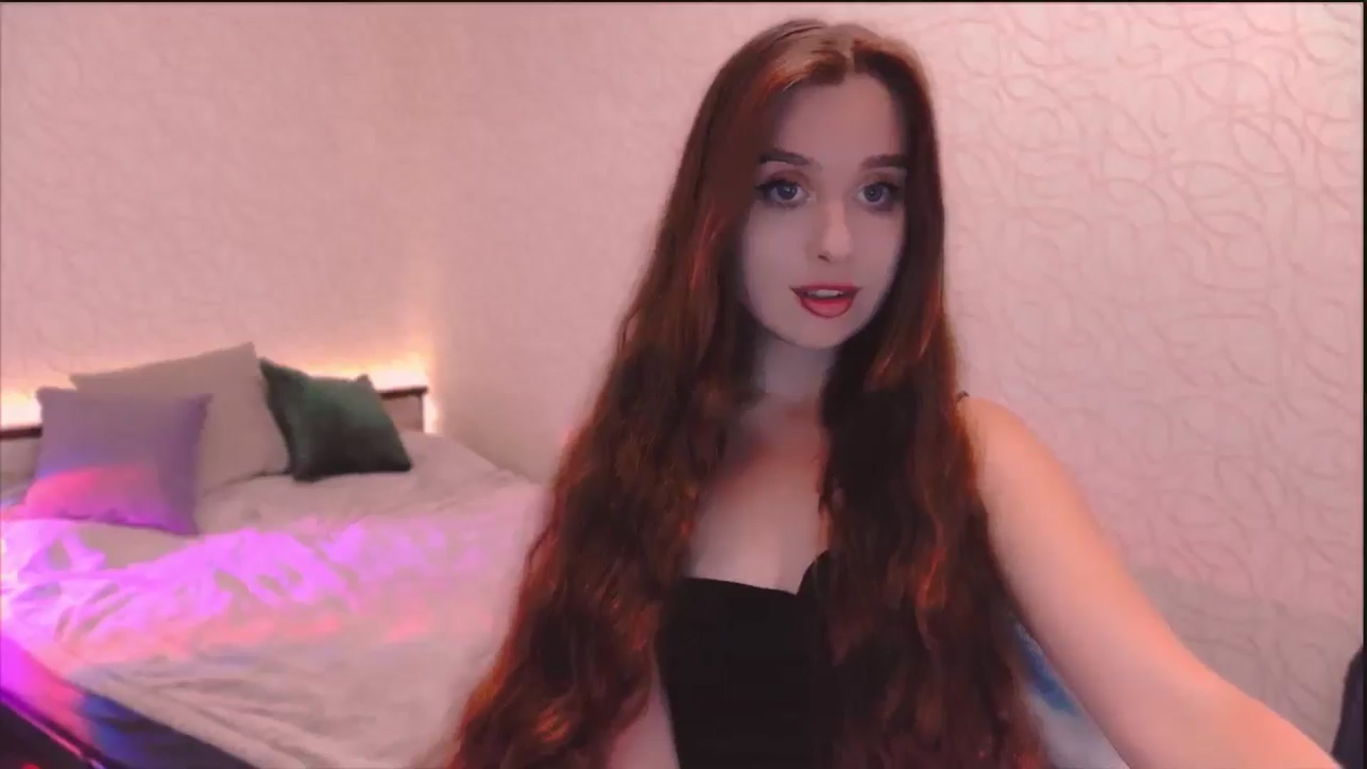 Gallery image thumbnail from Lora_Foxi's myfreecams stream on, 06/06/2024, 10:28 image 12 of 20