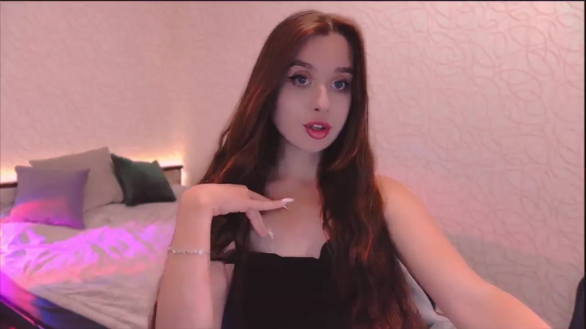 Gallery image thumbnail from Lora_Foxi's myfreecams stream on, 06/06/2024, 10:28 image 8 of 20