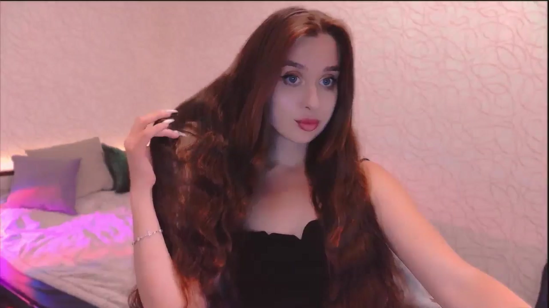 Gallery image thumbnail from Lora_Foxi's myfreecams stream on, 06/06/2024, 10:28 image 4 of 20