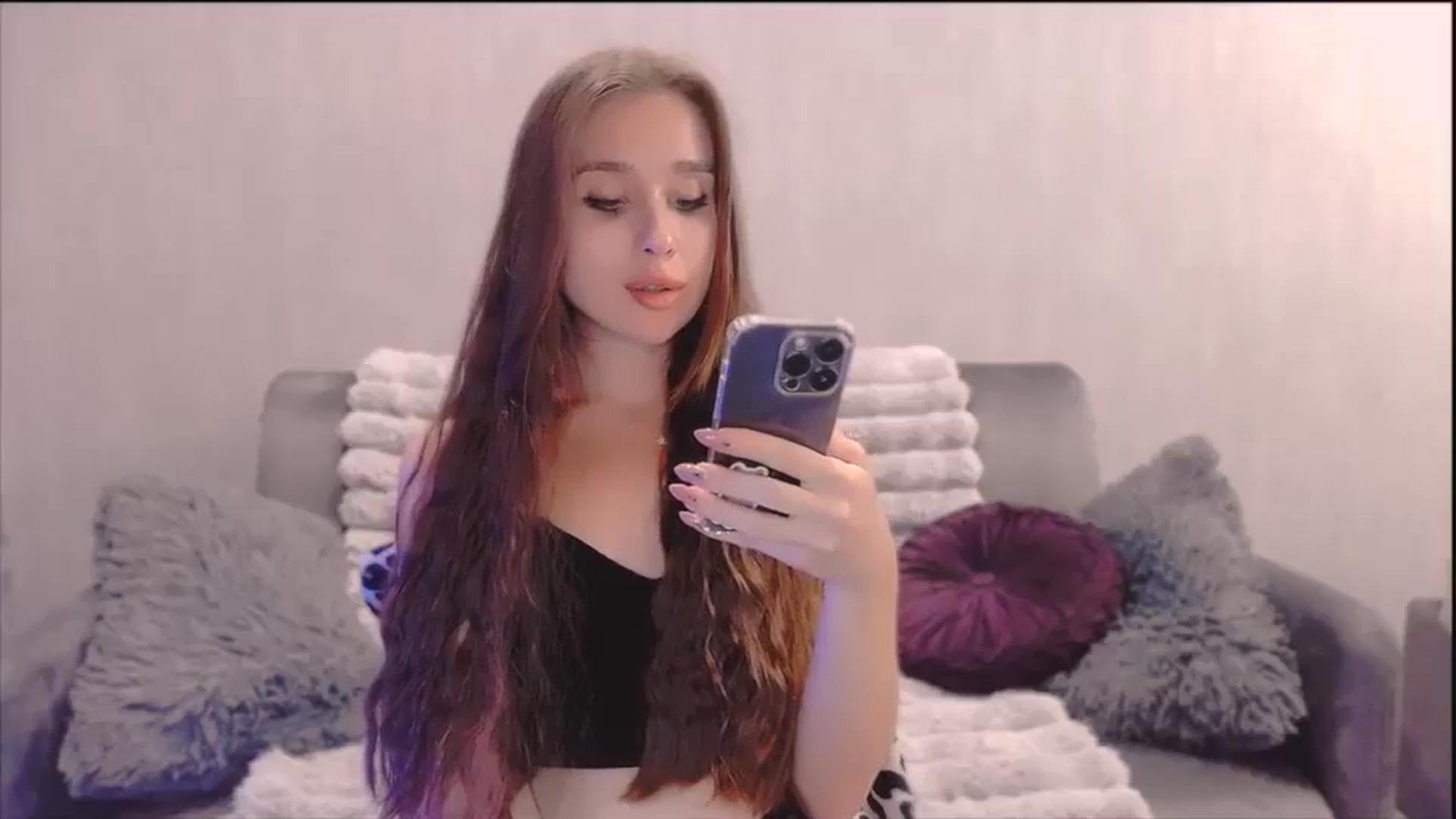 Gallery image thumbnail from Lora_Foxi's myfreecams stream on, 09/24/2025, 24:00 image 14 of 20