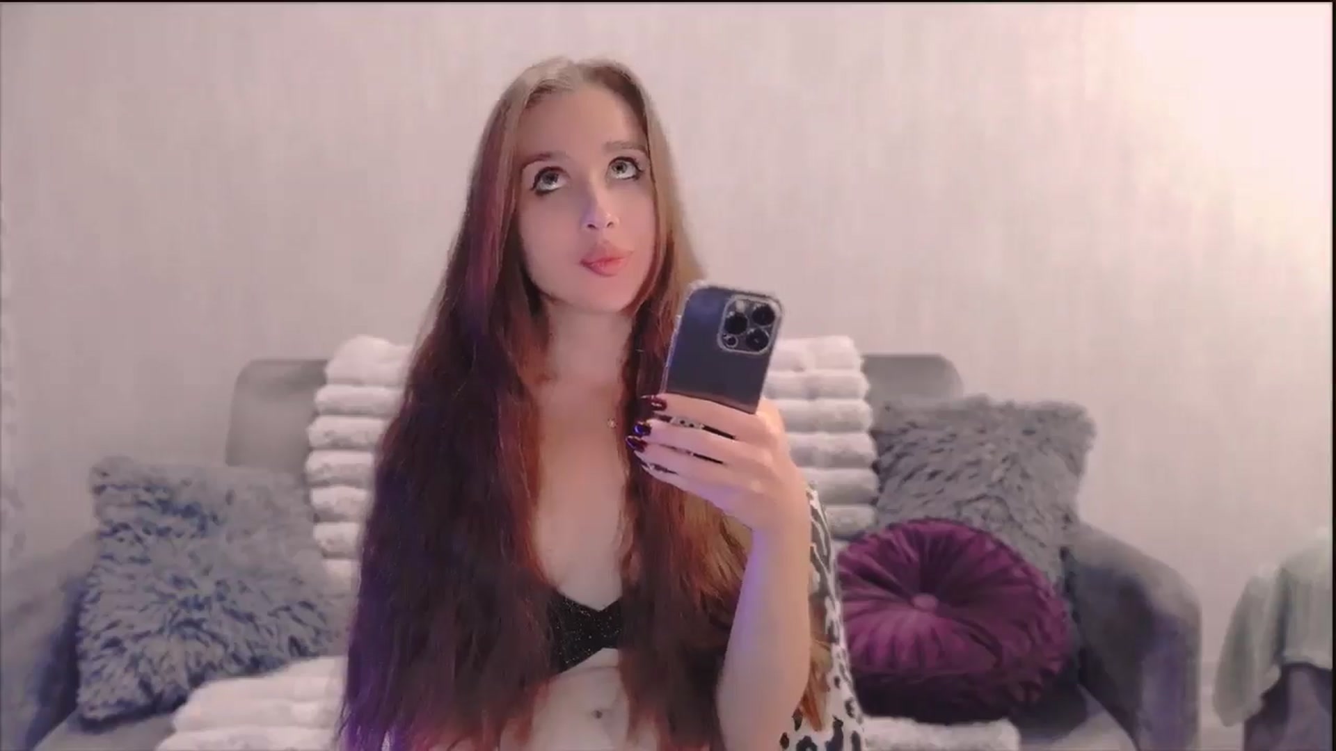 Gallery image thumbnail from Lora_Foxi's myfreecams stream on, 10/09/2025, 22:18 image 14 of 20