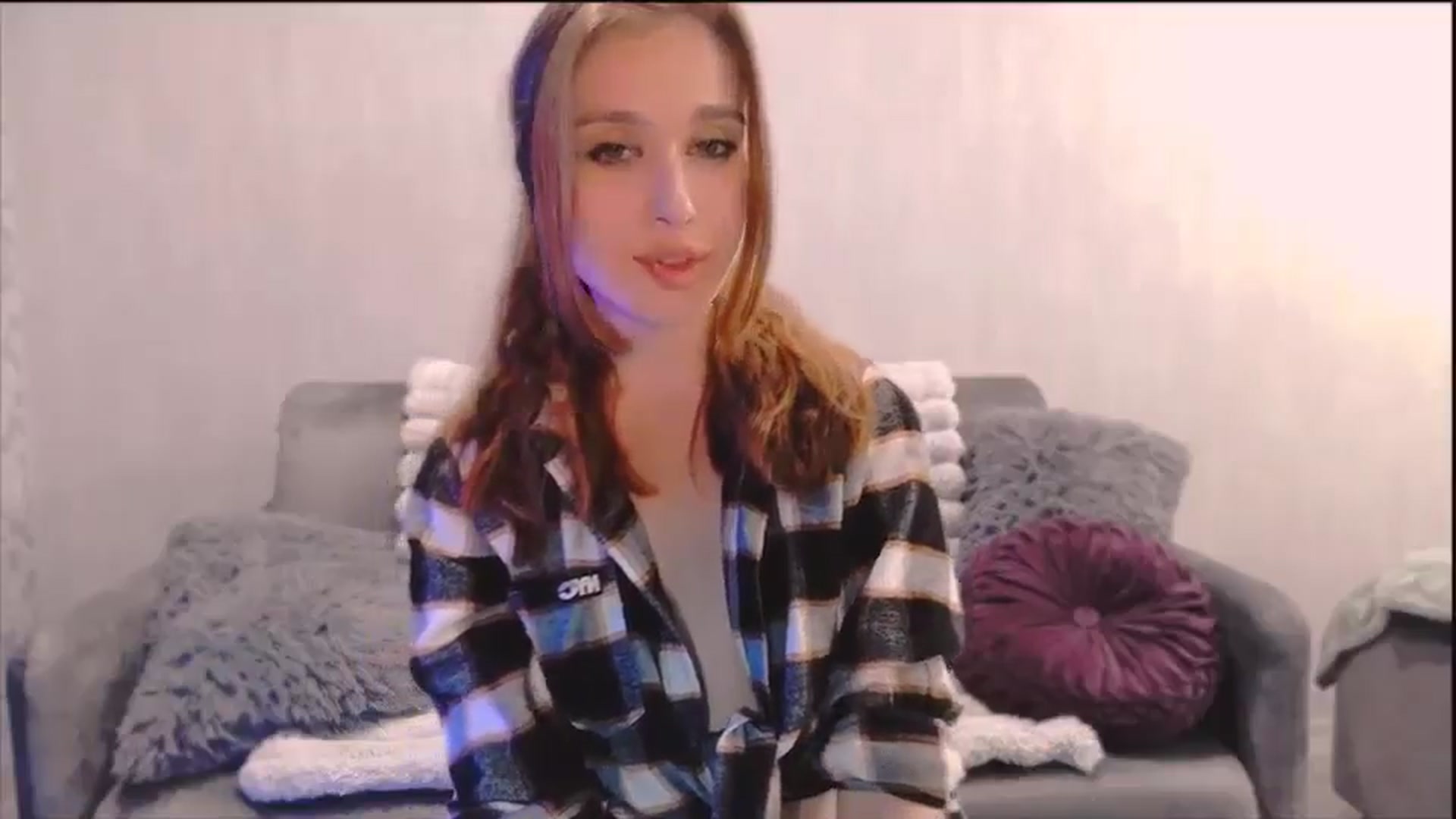 Gallery image thumbnail from Lora_Foxi's myfreecams stream on, 10/29/2025, 23:40 image 9 of 20