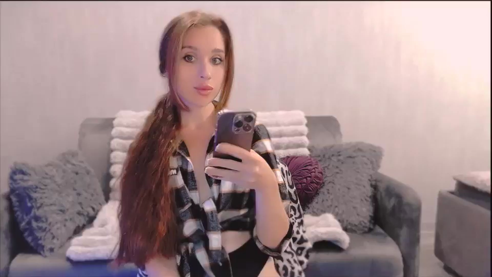 Gallery image thumbnail from Lora_Foxi's myfreecams stream on, 10/30/2025, 12:51 image 17 of 20