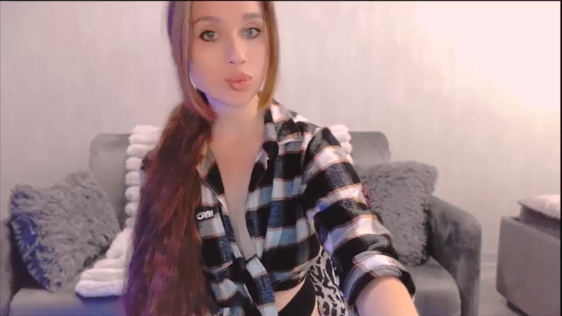 Gallery image thumbnail from Lora_Foxi's myfreecams stream on, 10/30/2025, 12:51 image 14 of 20