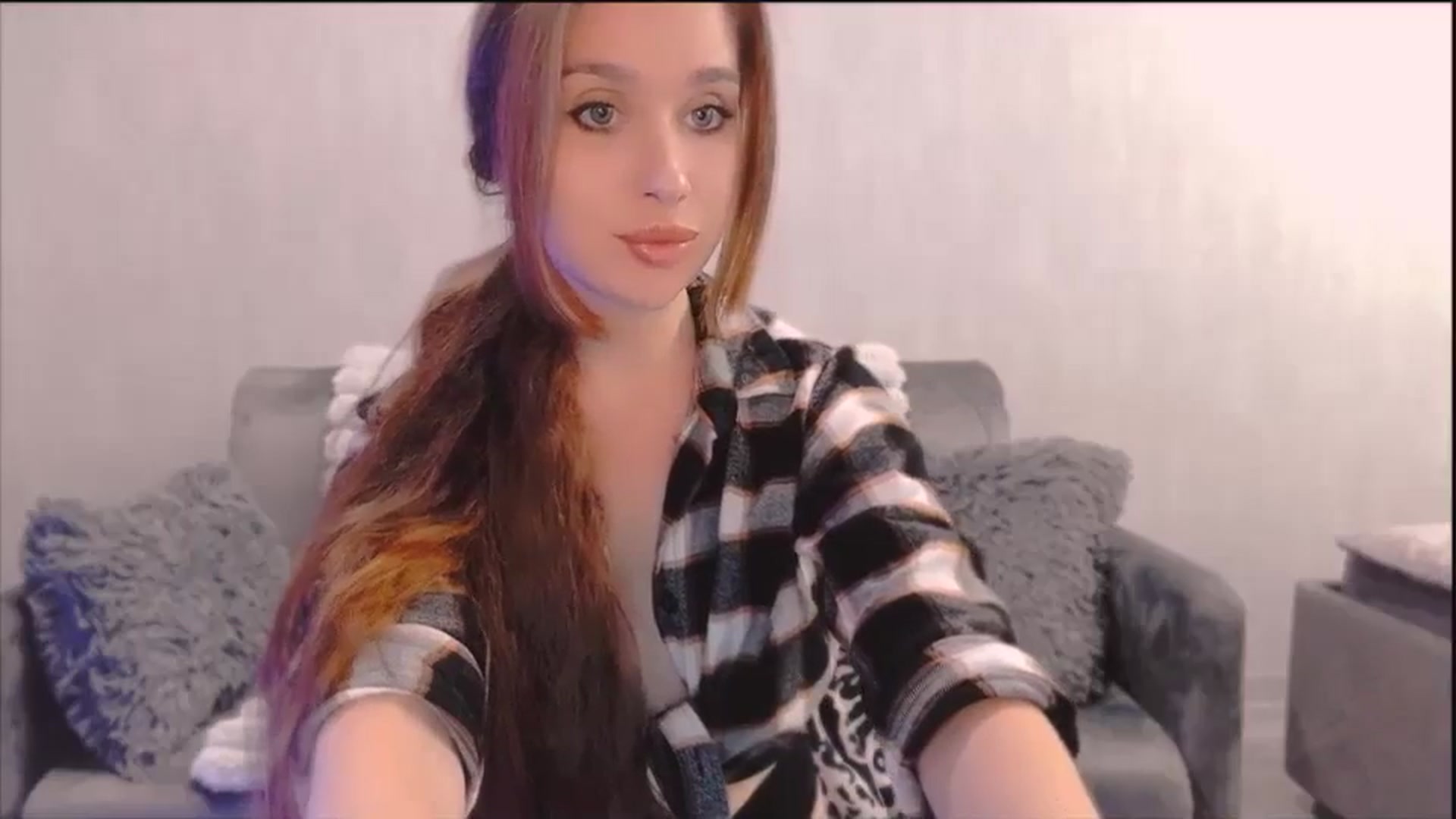 Gallery image thumbnail from Lora_Foxi's myfreecams stream on, 10/30/2025, 13:33 image 17 of 20