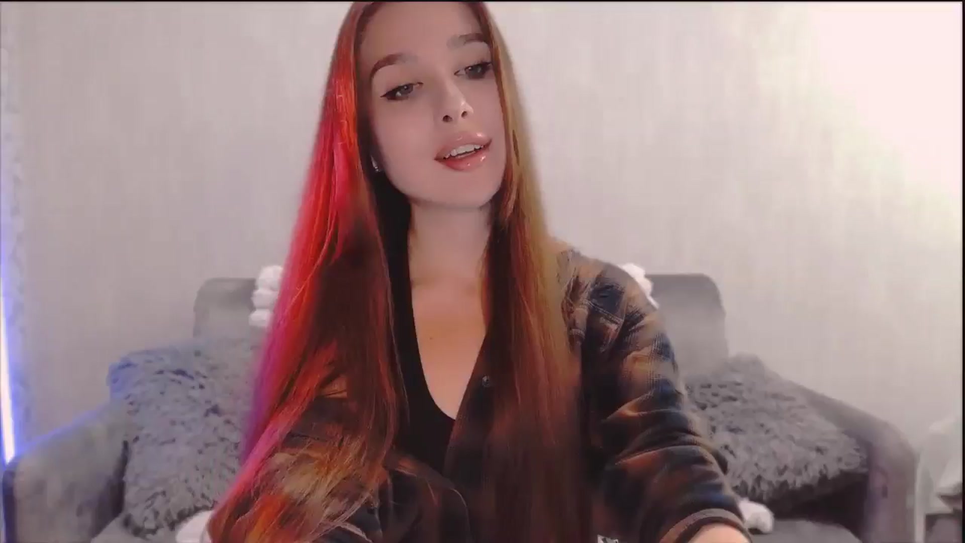 Gallery image thumbnail from Lora_Foxi's myfreecams stream on, 11/14/2025, 21:08 image 17 of 20