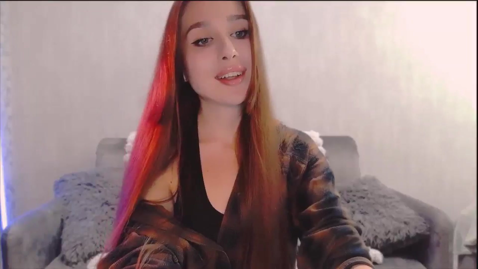 Gallery image thumbnail from Lora_Foxi's myfreecams stream on, 11/14/2025, 21:08 image 16 of 20
