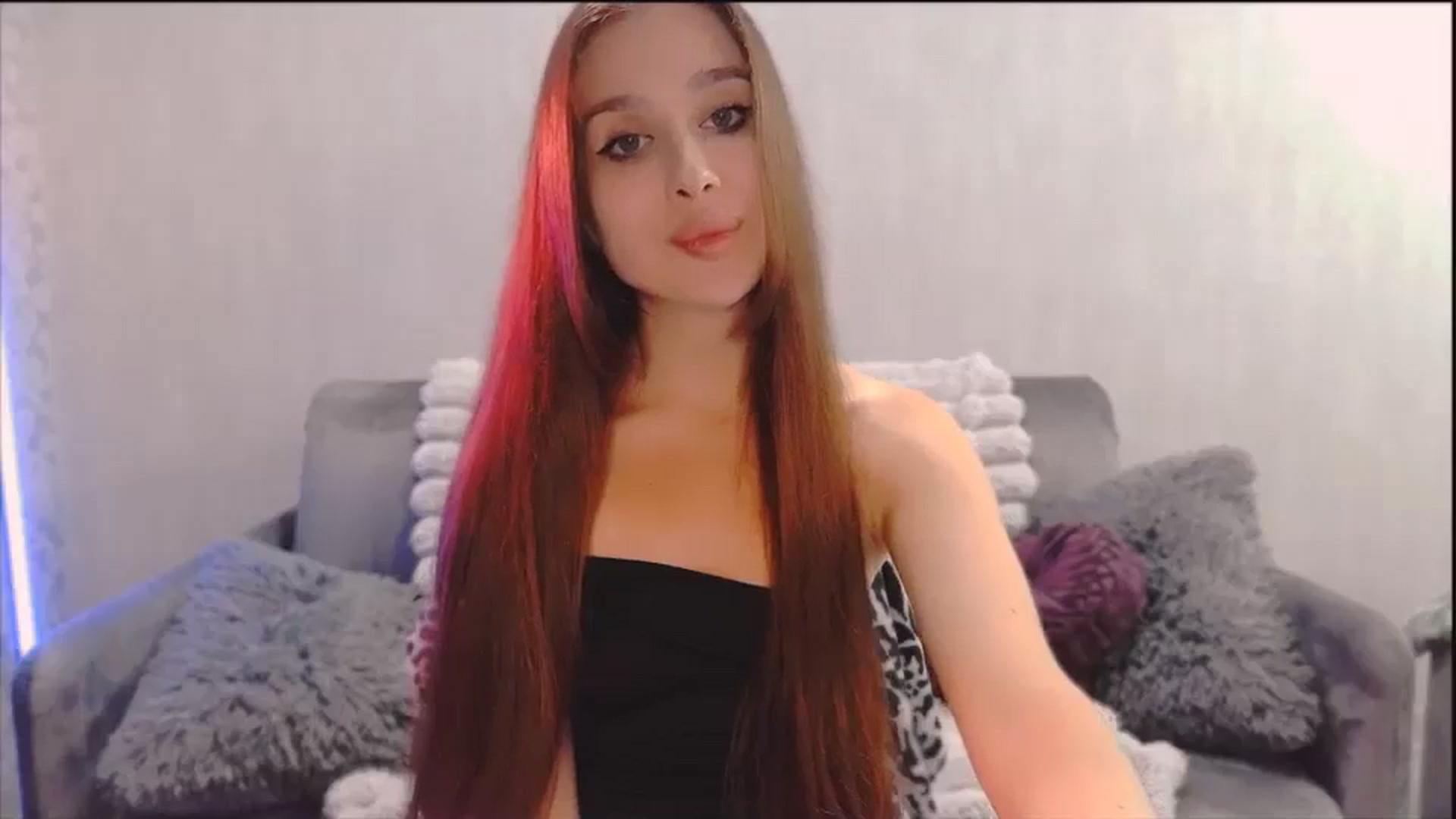 Gallery image thumbnail from Lora_Foxi's myfreecams stream on, 11/18/2025, 24:18 image 18 of 20