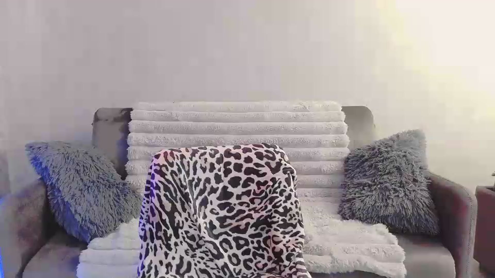 Gallery image thumbnail from Lora_Foxi's myfreecams stream on, 05/19/2026, 10:03 image 6 of 20