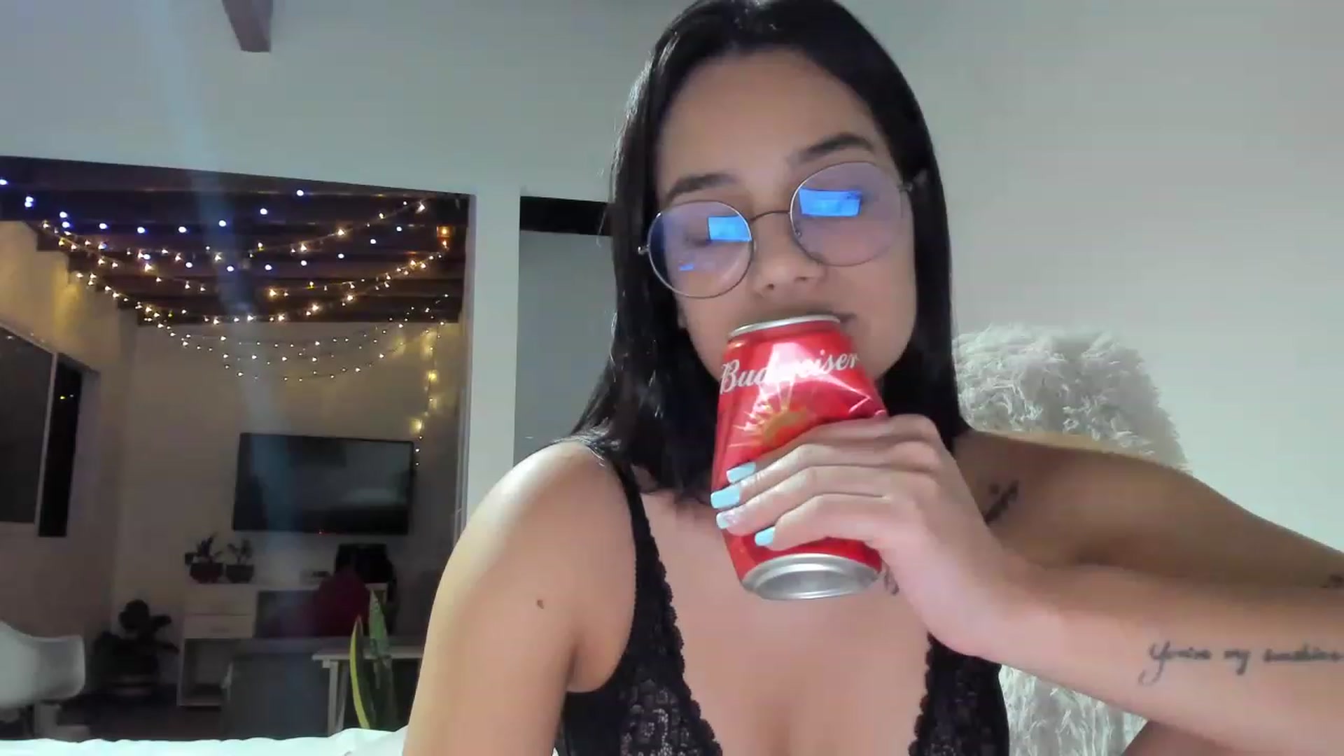 Gallery image thumbnail from Loraine_e's myfreecams stream on, 12/25/2022, 24:02 image 16 of 20