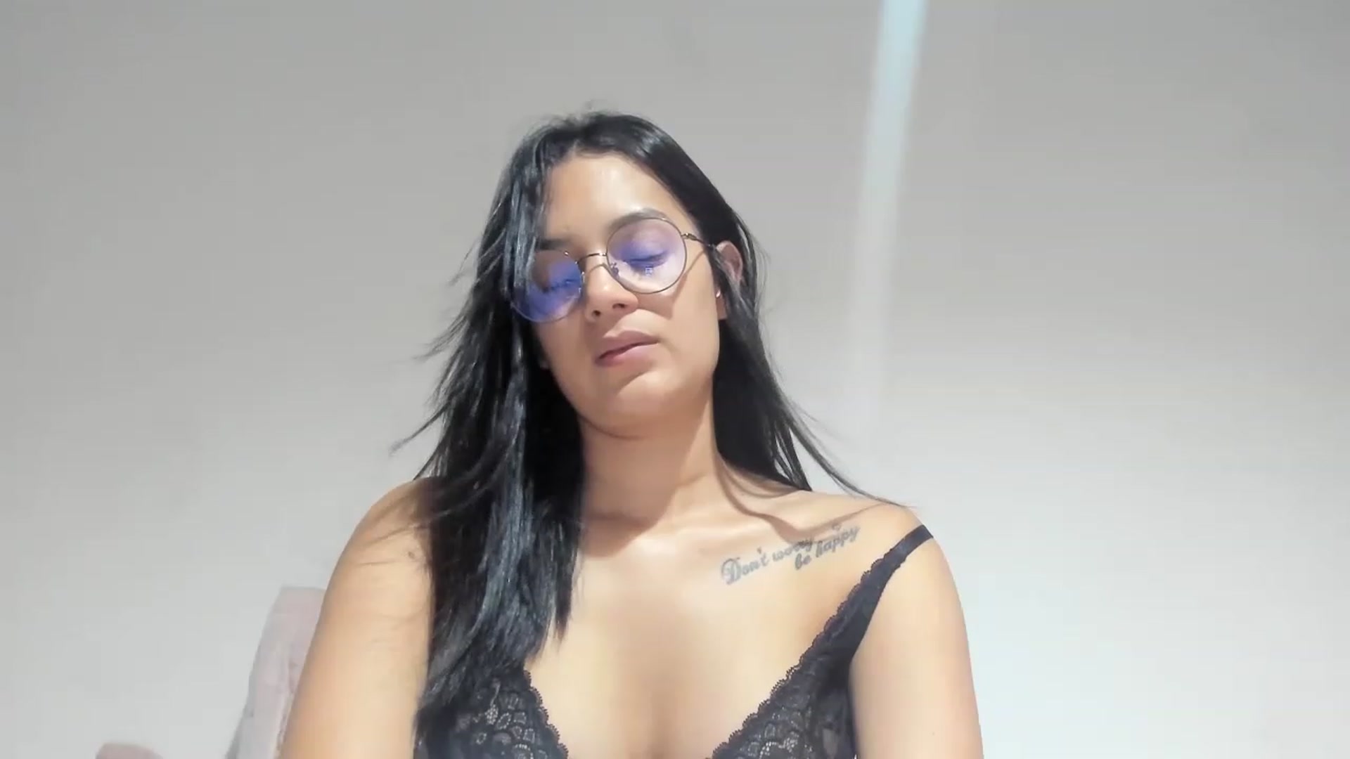 Gallery image thumbnail from Loraine_e's myfreecams stream on, 01/30/2023, 24:02 image 9 of 20