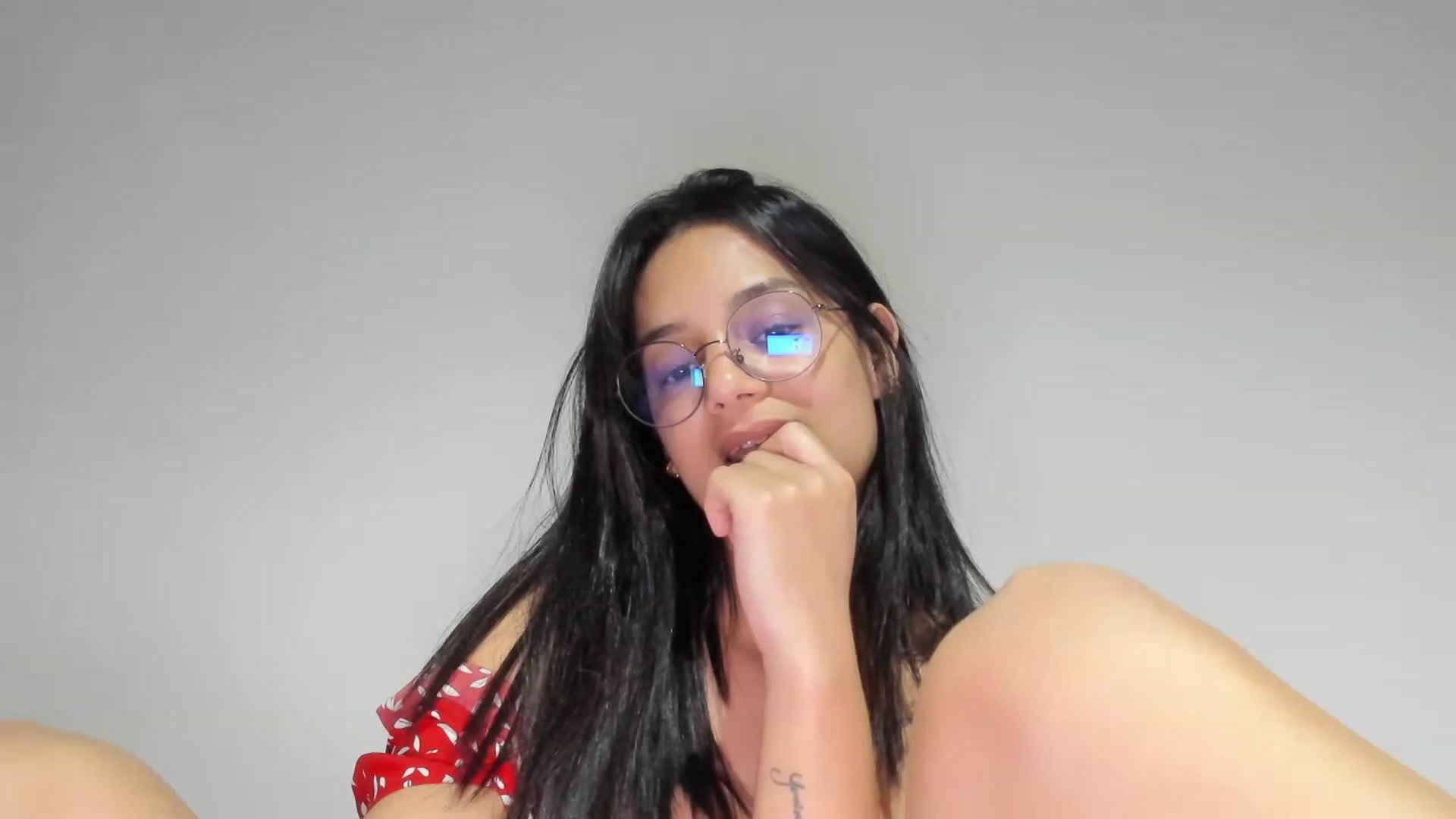 Gallery image thumbnail from Loraine_e's myfreecams stream on, 02/06/2023, 02:52 image 16 of 20