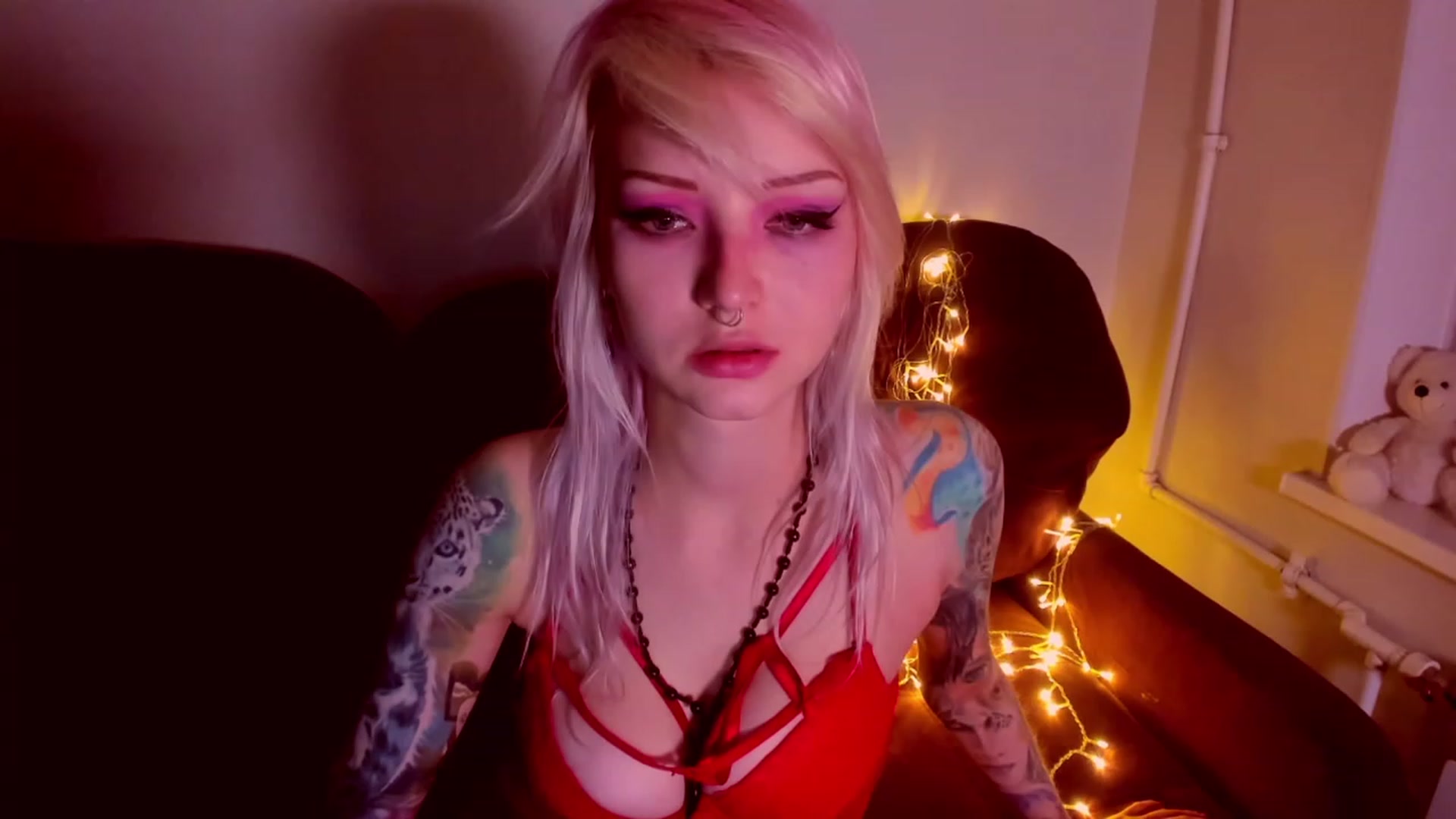 Gallery image thumbnail from LoreLaye1's myfreecams stream on, 11/14/2022, 15:32 image 12 of 20
