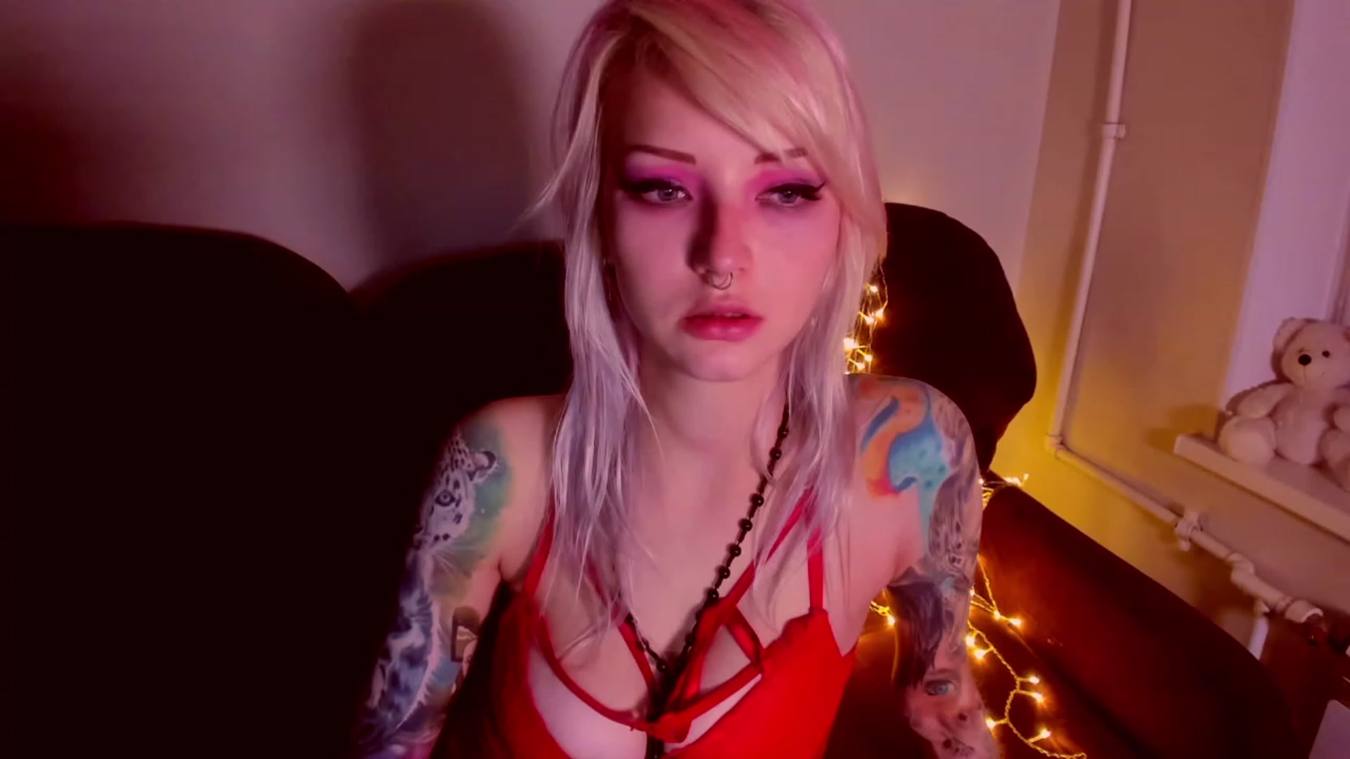 Gallery image thumbnail from LoreLaye1's myfreecams stream on, 11/14/2022, 15:32 image 15 of 20