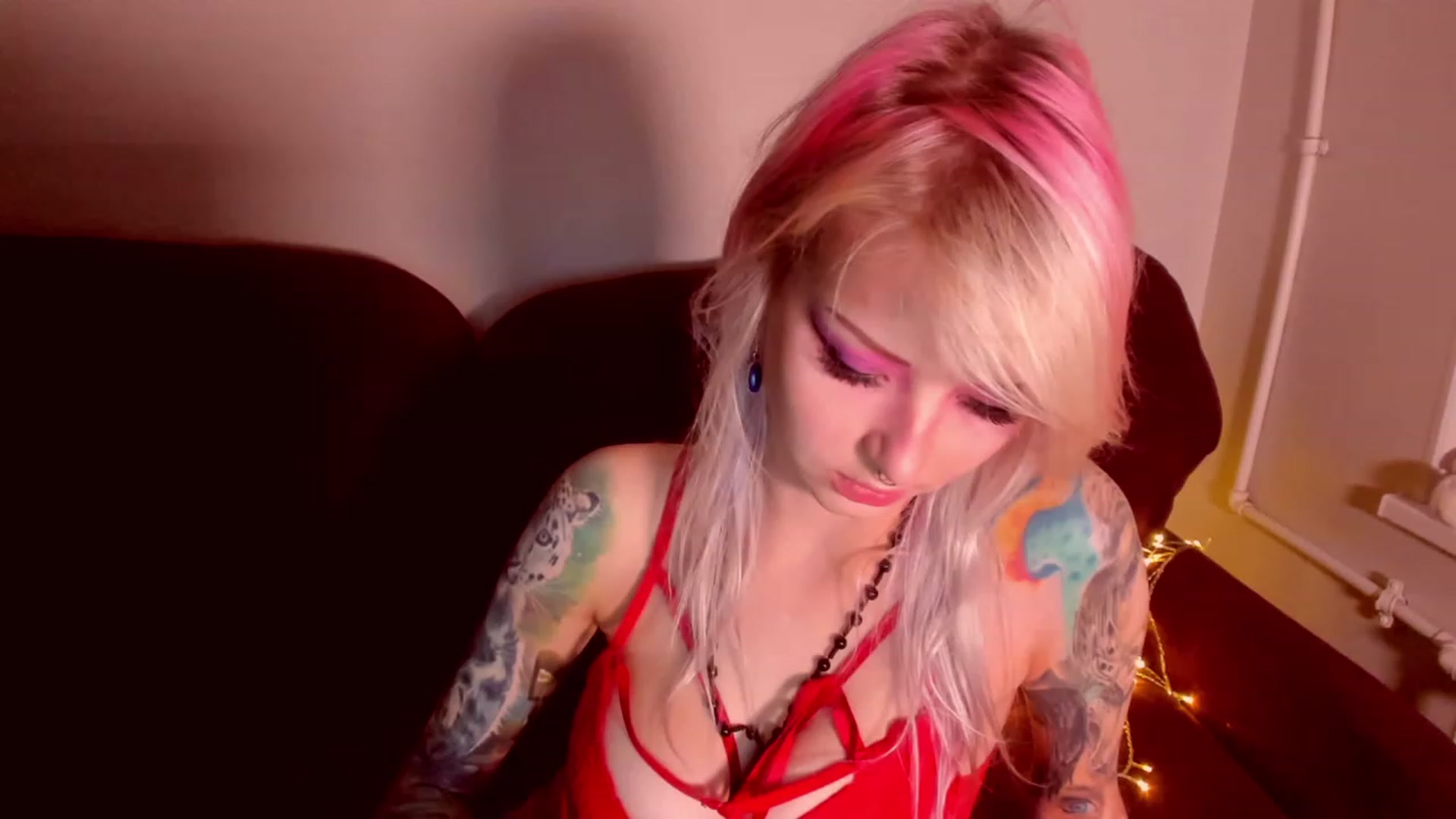 Gallery image thumbnail from LoreLaye1's myfreecams stream on, 11/14/2022, 15:48 image 14 of 20