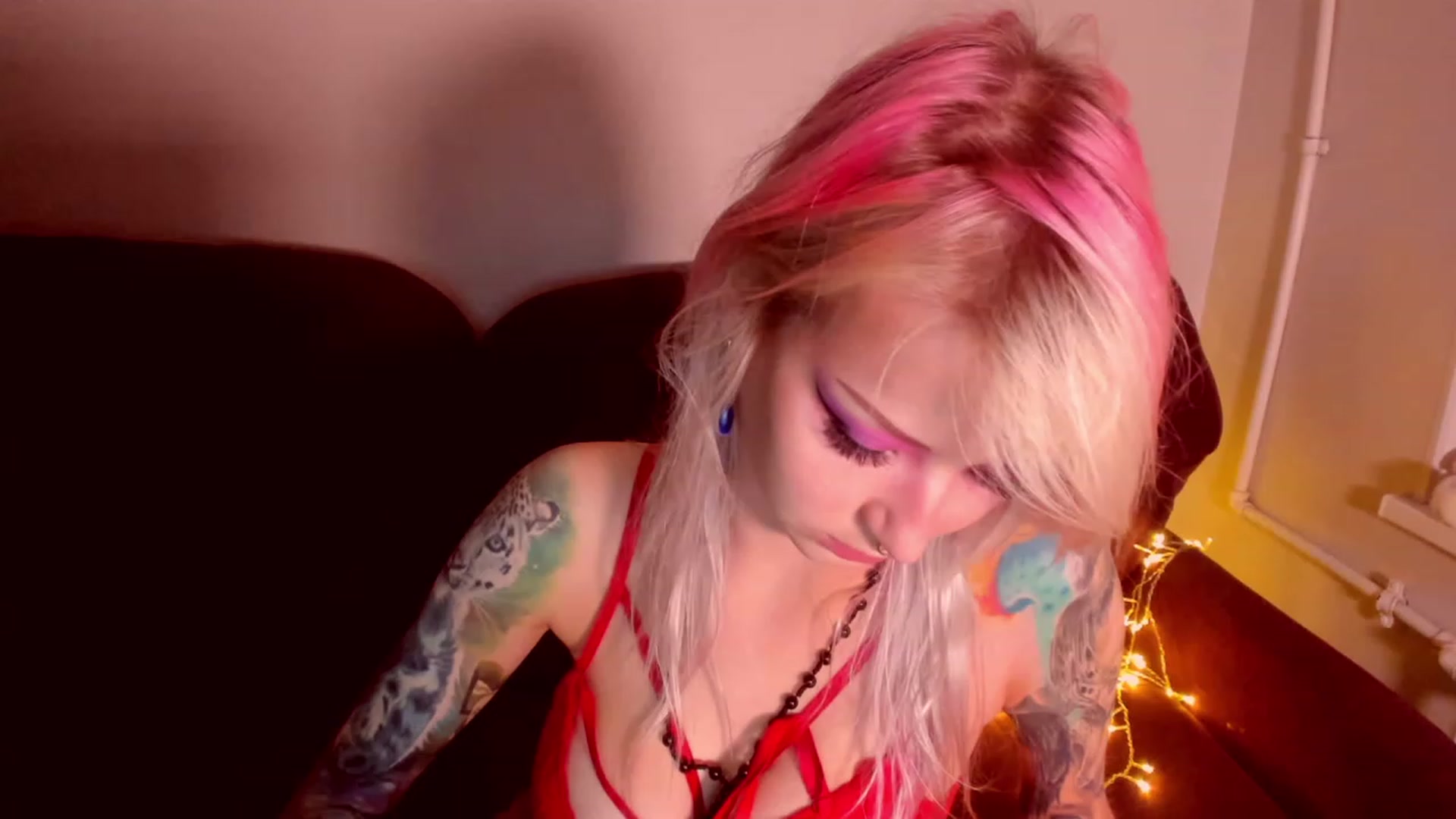 Gallery image thumbnail from LoreLaye1's myfreecams stream on, 11/14/2022, 15:48 image 11 of 20