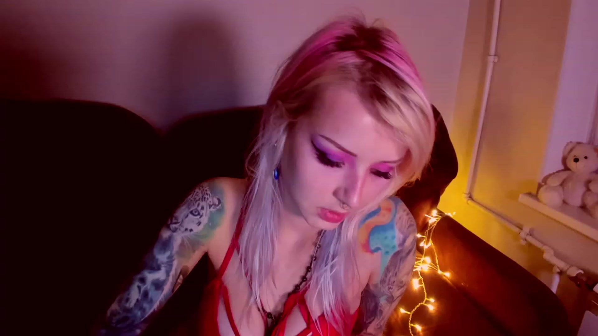 Gallery image thumbnail from LoreLaye1's myfreecams stream on, 11/14/2022, 16:19 image 18 of 20
