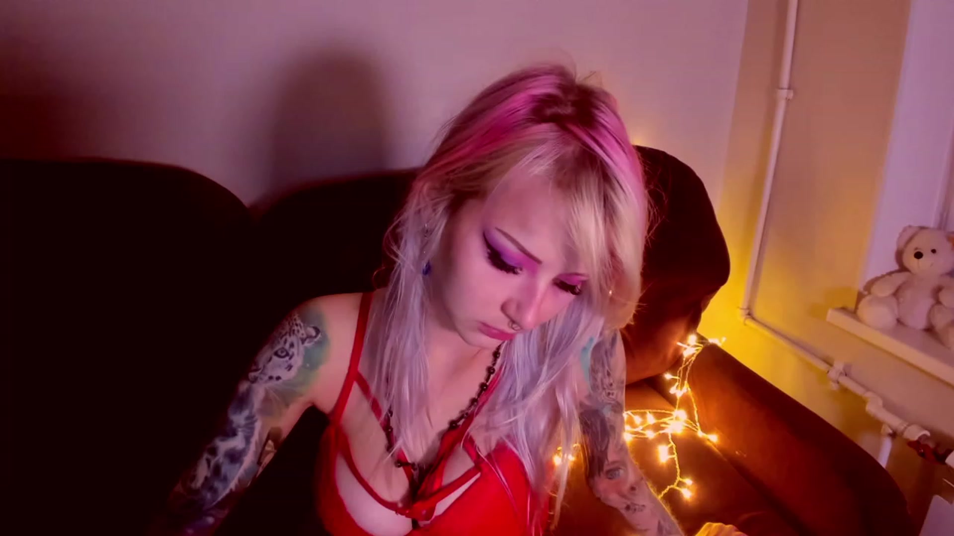 Gallery image thumbnail from LoreLaye1's myfreecams stream on, 11/14/2022, 16:19 image 4 of 20
